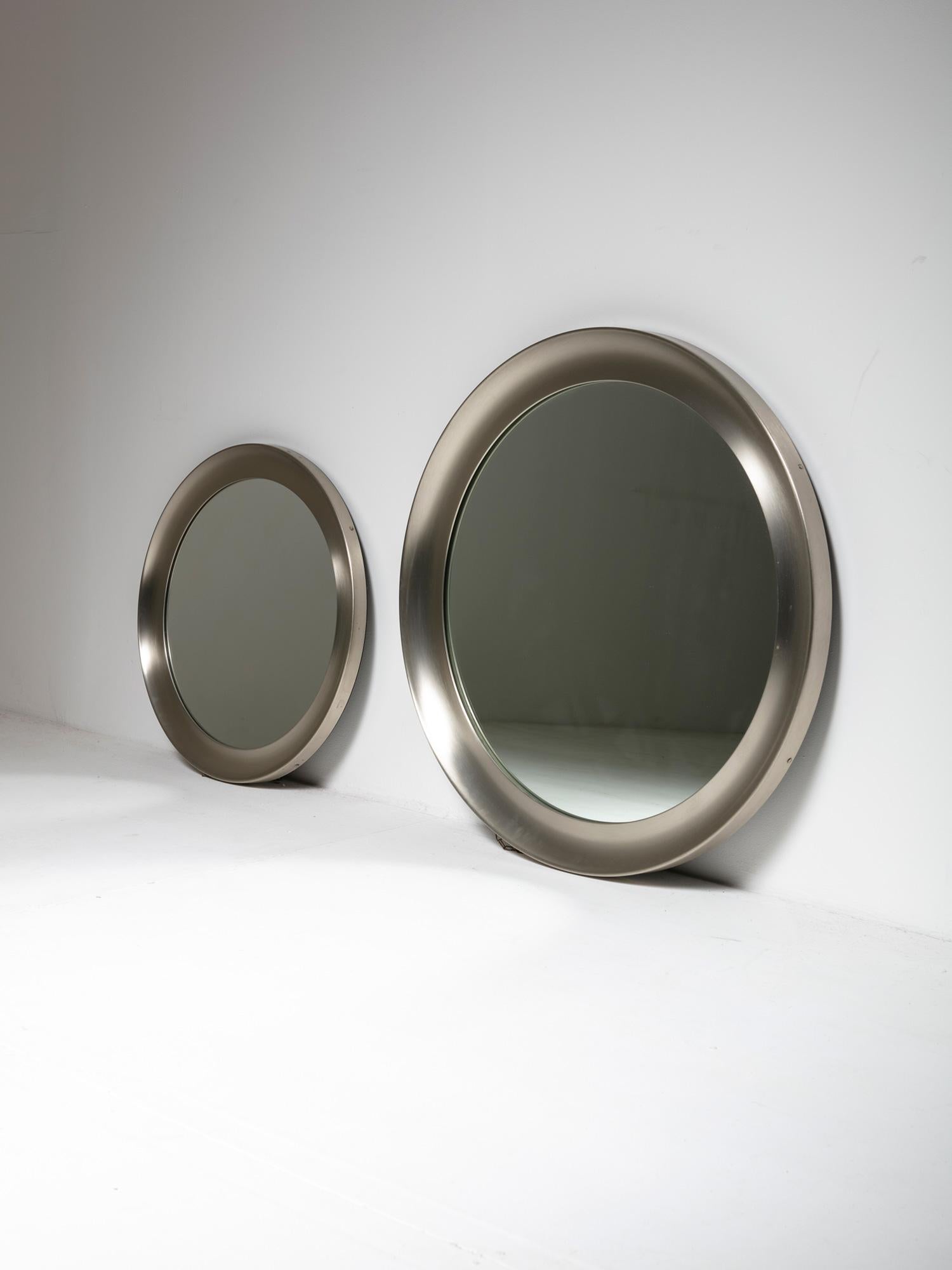 Two Narcisso mirrors by Sergio Mazza for Artemide.
Nickeled opaque brass frames - diameters cms 62 and 83.
     