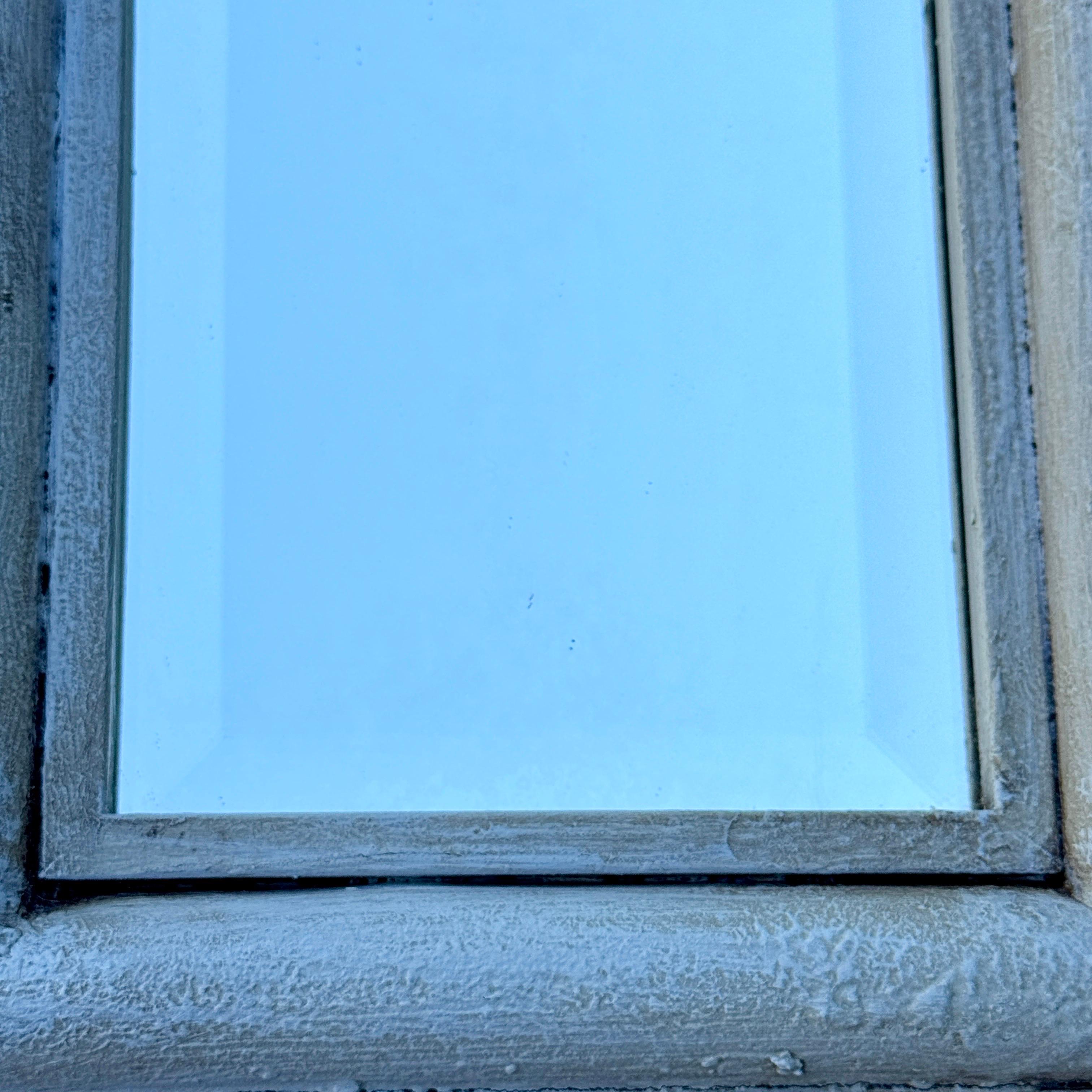 Paire de miroirs étroits de style français en bois et métal en vente 6
