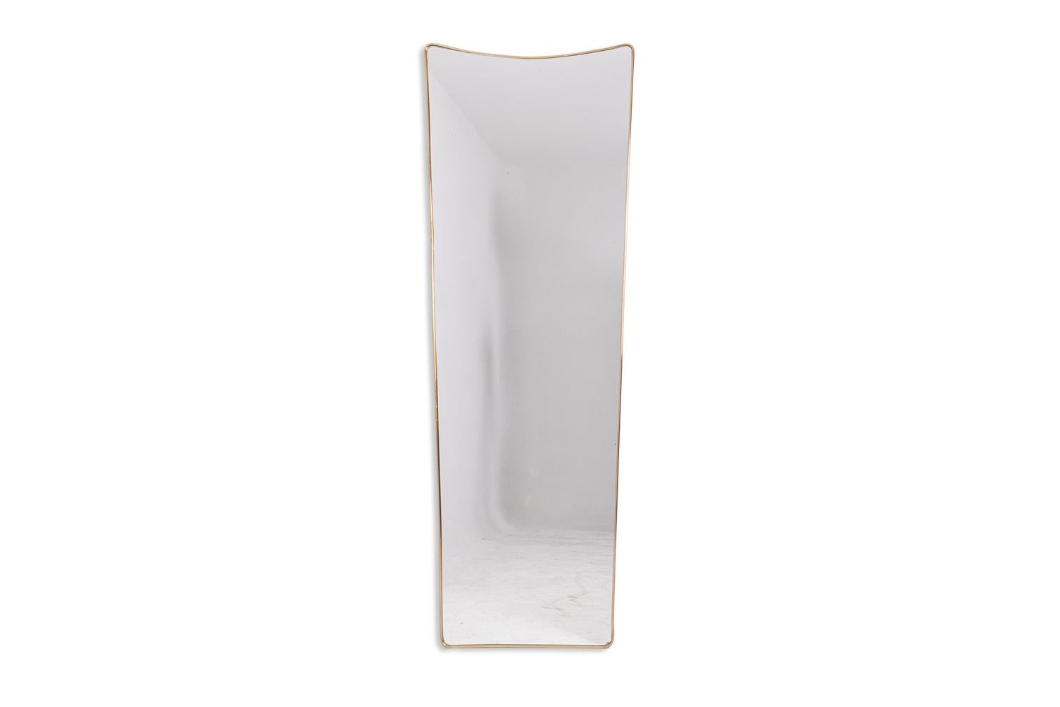 Gio Ponti, dans le style de.

Paire de grands miroirs étroits en laiton doré.

Œuvre italienne réalisée dans les années 1970.

Dimensions : H 170 x L 58 x P 3 cm : H 170 x L 58 x P 3 cm

Référence : LS63621409/2P


Possibilité d'acheter un miroir