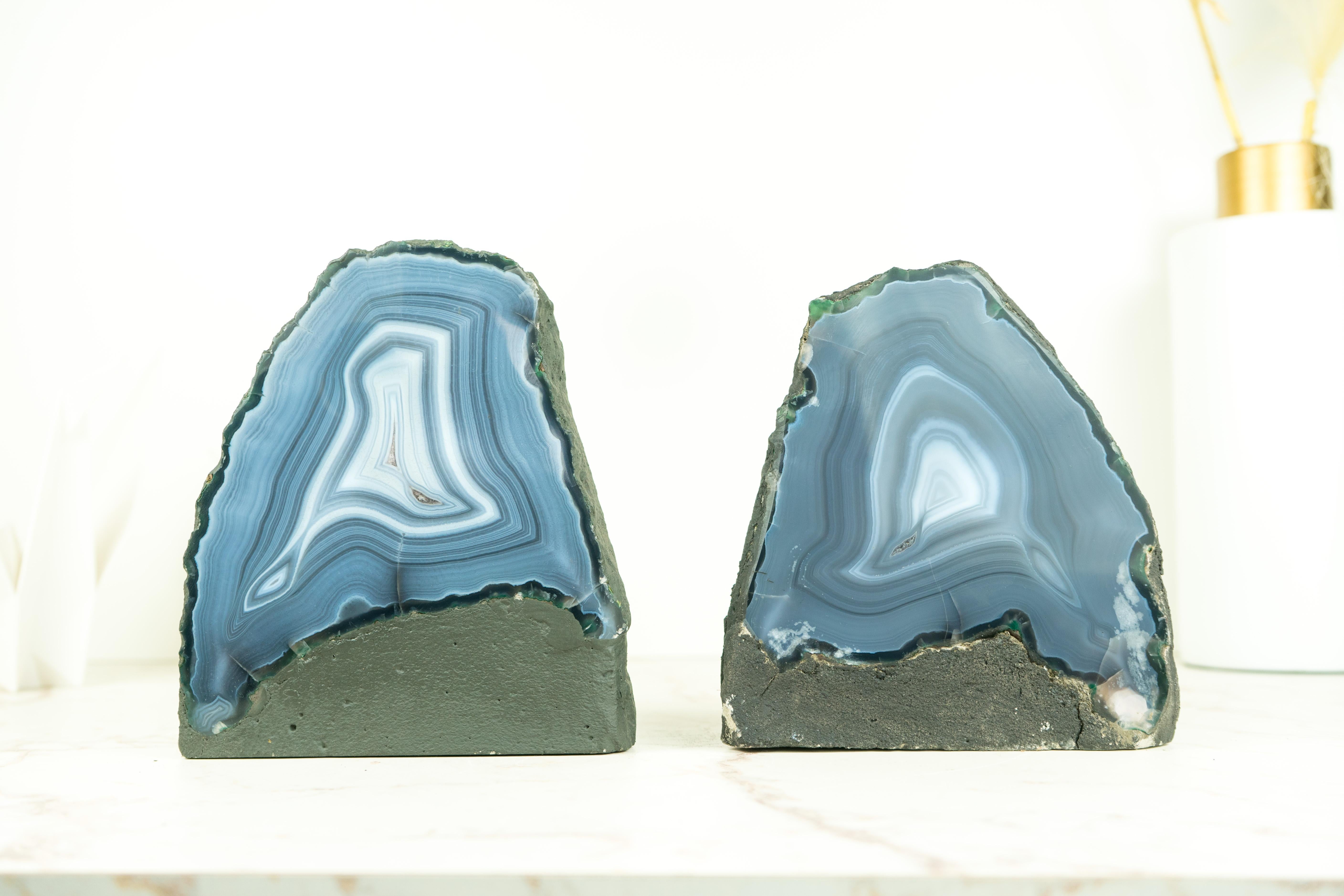 Natural Blue and White Lace Geode Pair: Fabulous Agate Patterns, Raw, Undyed

▫️ Description ▫️

This Small Banded Agate Geode Pair (also known as Agate Druzy Cathedrals) is considered Super Extra and one-of-a-kind due to the exceptional quality of