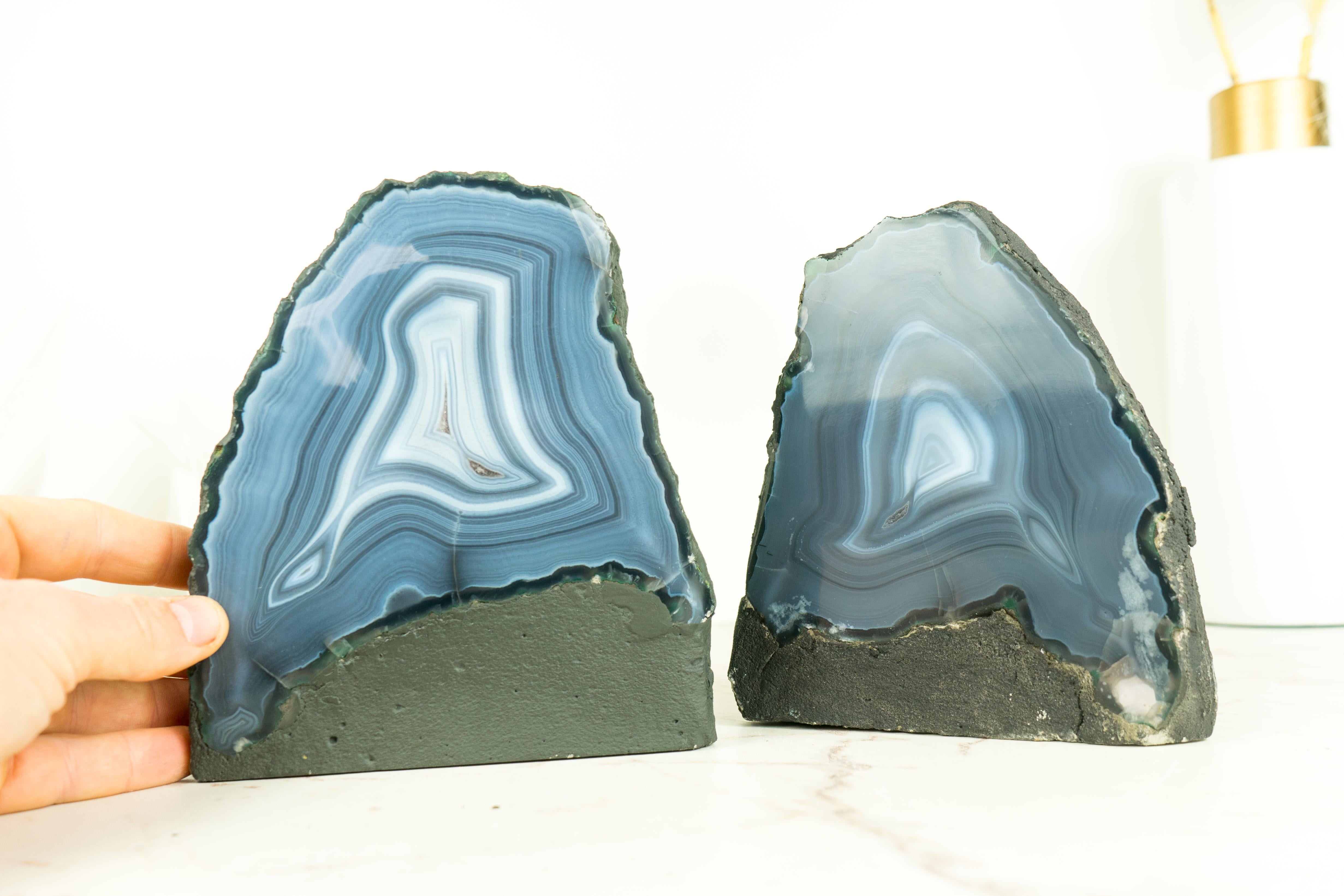Pair of Natural Blue Lace Agate Geodes with White and Blue Agate Laces In New Condition For Sale In Ametista Do Sul, BR