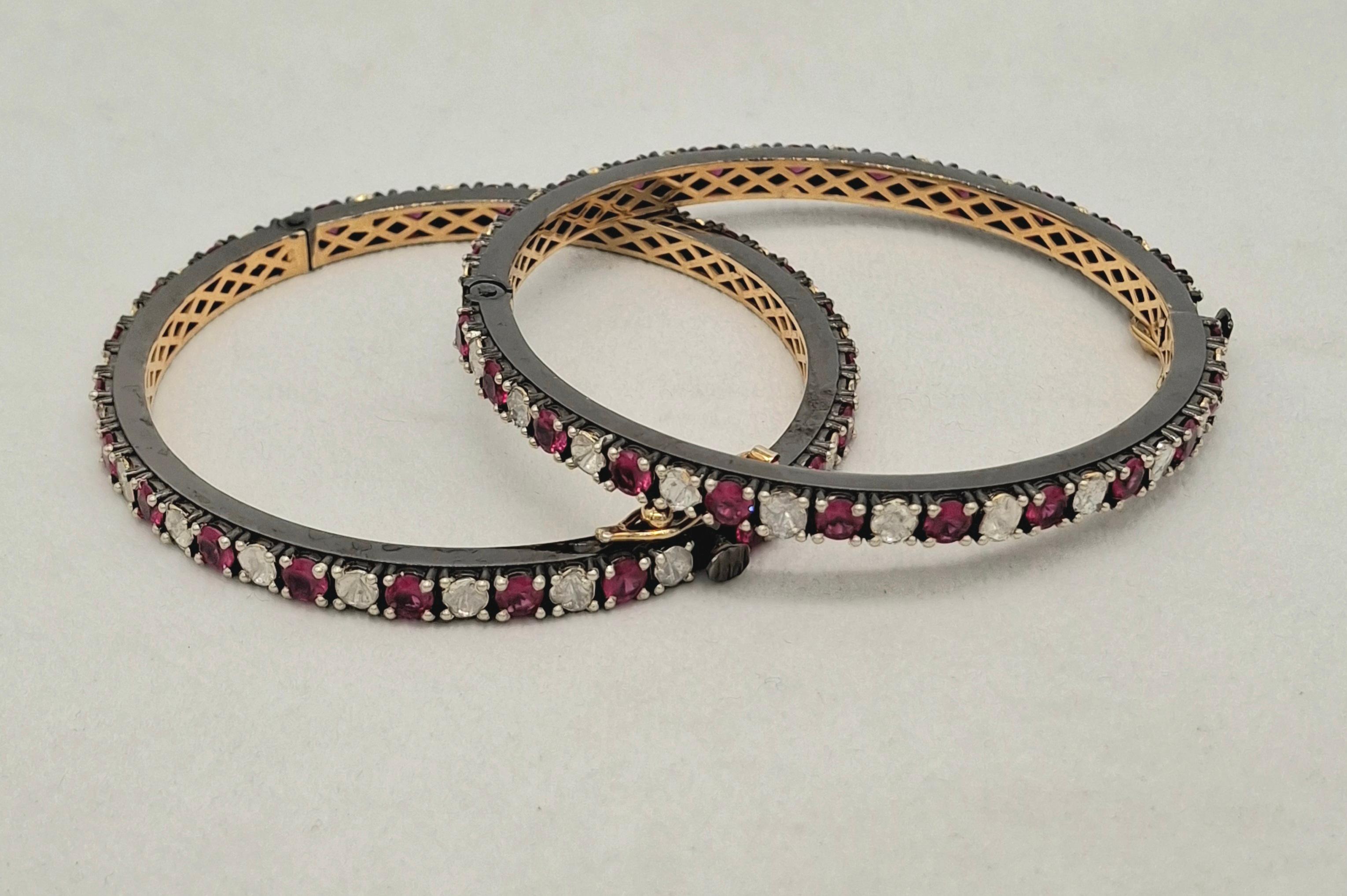 Non taillé Paire de Bracelet à charnière en argent Sterling Ruby Diamant naturel Plaque d'or jaune en vente