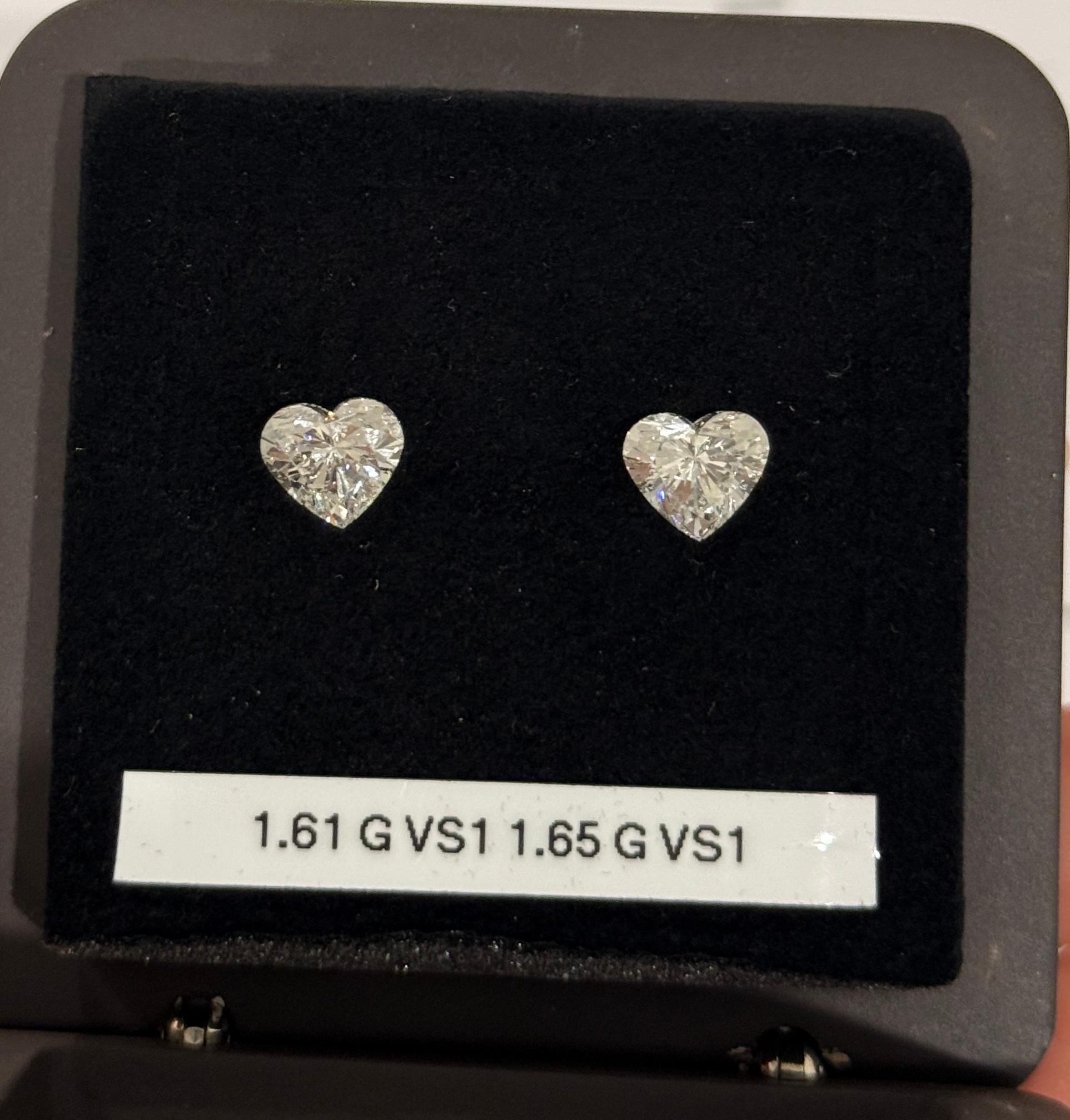 Preziosa coppia di diamanti a forma di cuore con doppio taglio ideale eccellente da 3,26 carati - Certificato GIA

Eleva la tua collezione di gioielli con questa squisita coppia di diamanti a forma di cuore, per un peso totale di 3,26 carati.

Ogni