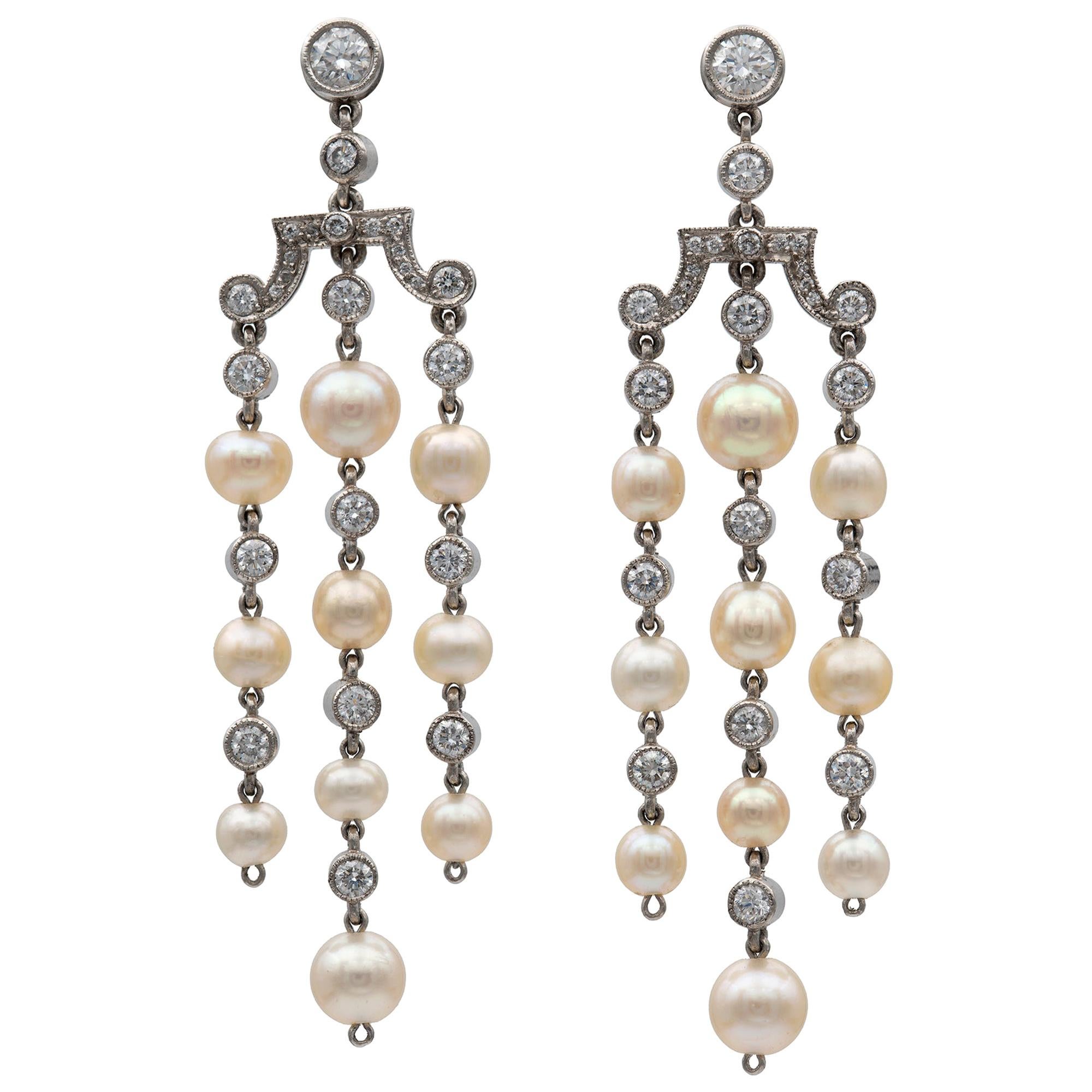 Paire de boucles d'oreilles à pampilles en perles naturelles et diamants