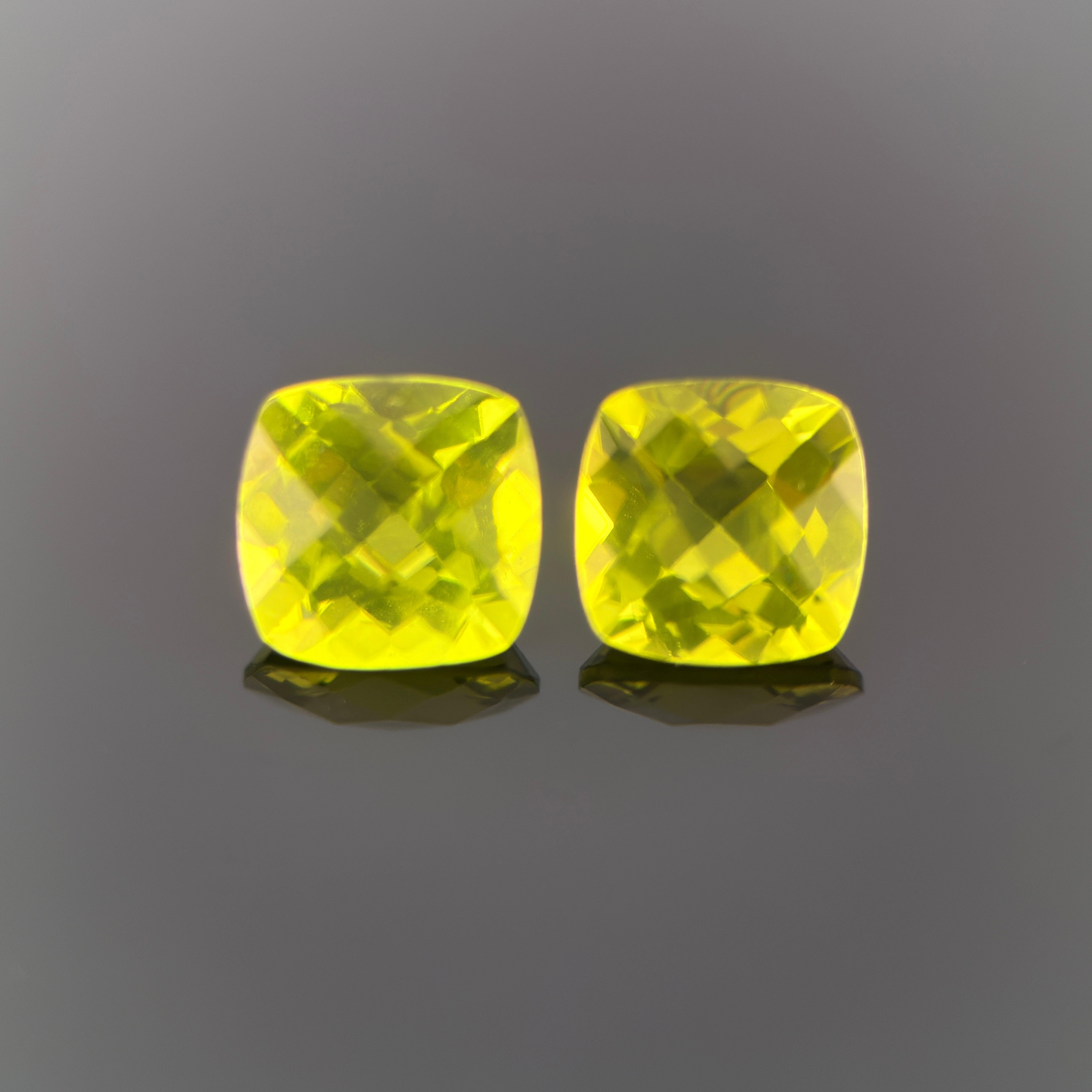 Paire de péridots naturels - 2,02 carats au total, taille coussin, vert lime vif en vente 4