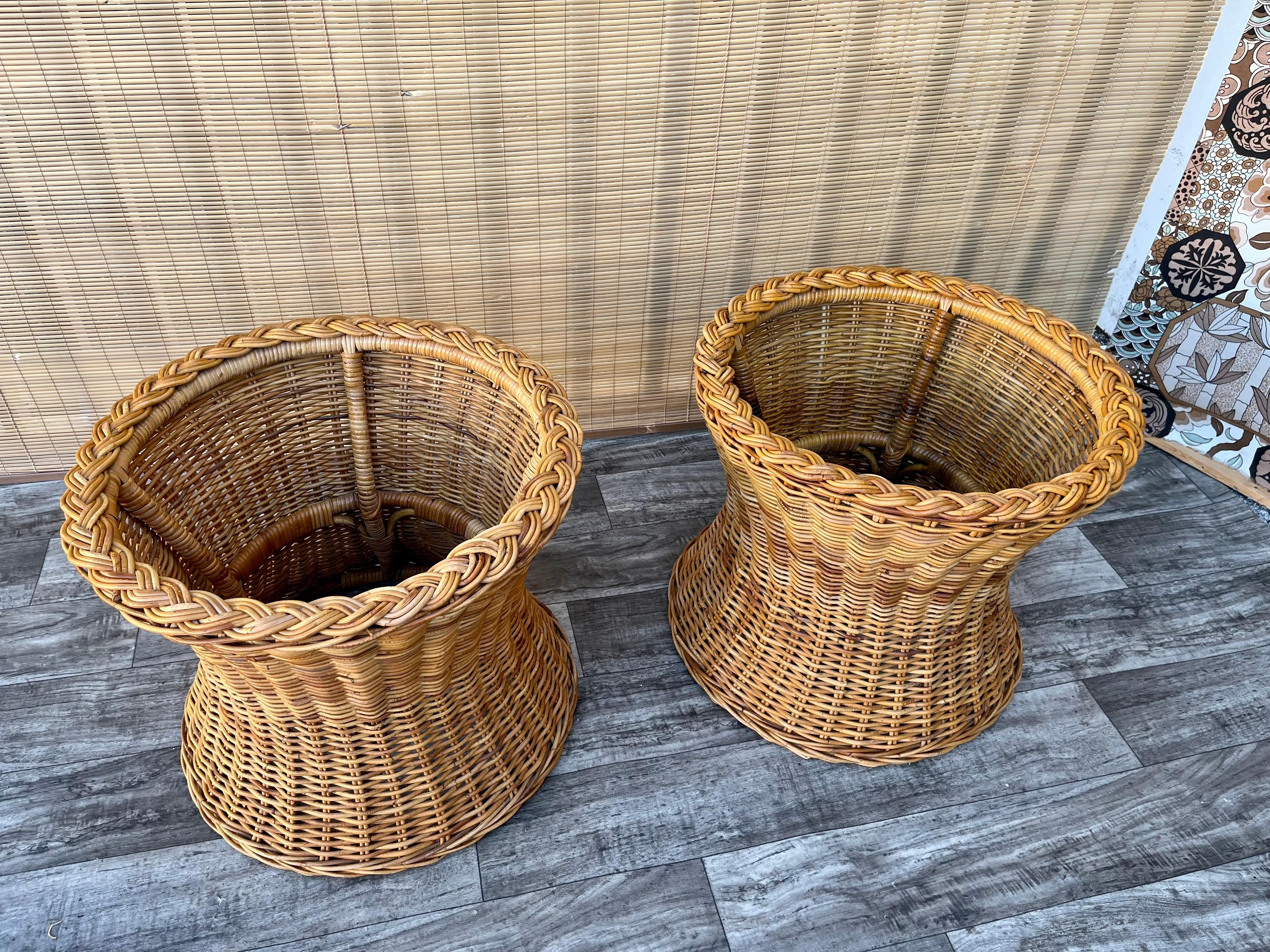Pair of Natural Wicker/Rattan Coastal Style Round Side Tables. Circa 1970s 9