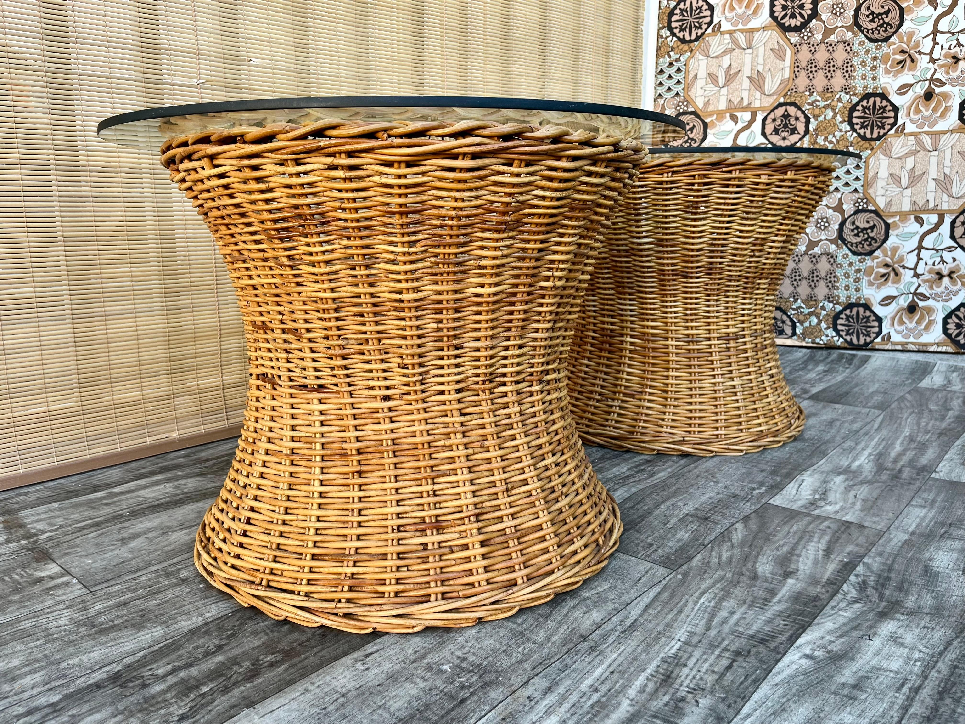 Pair of Natural Wicker/Rattan Coastal Style Round Side Tables. Circa 1970s In Good Condition In Miami, FL