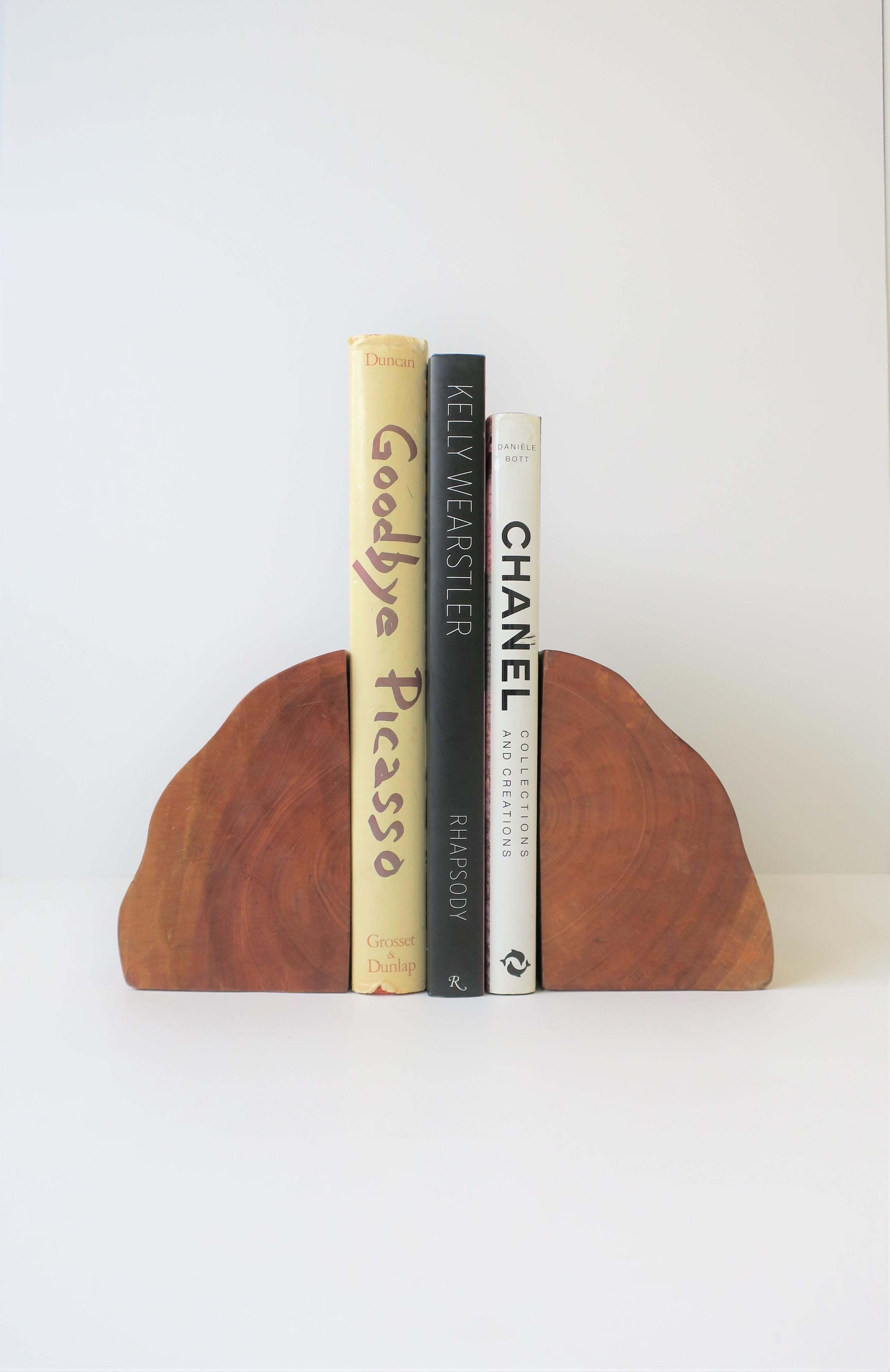 20ième siècle Paire de serre-livres en bois naturel