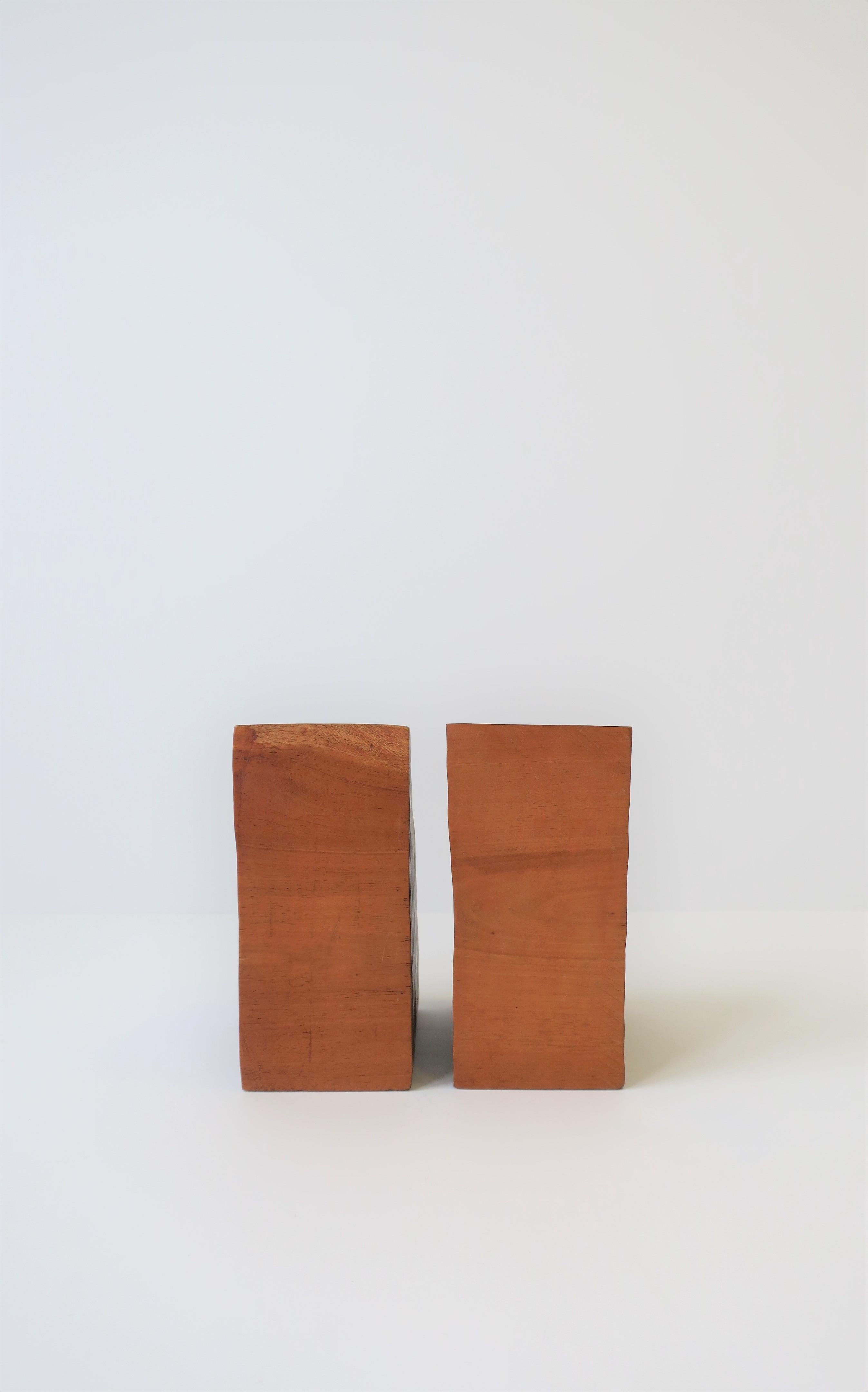 Paire de serre-livres en bois naturel 2