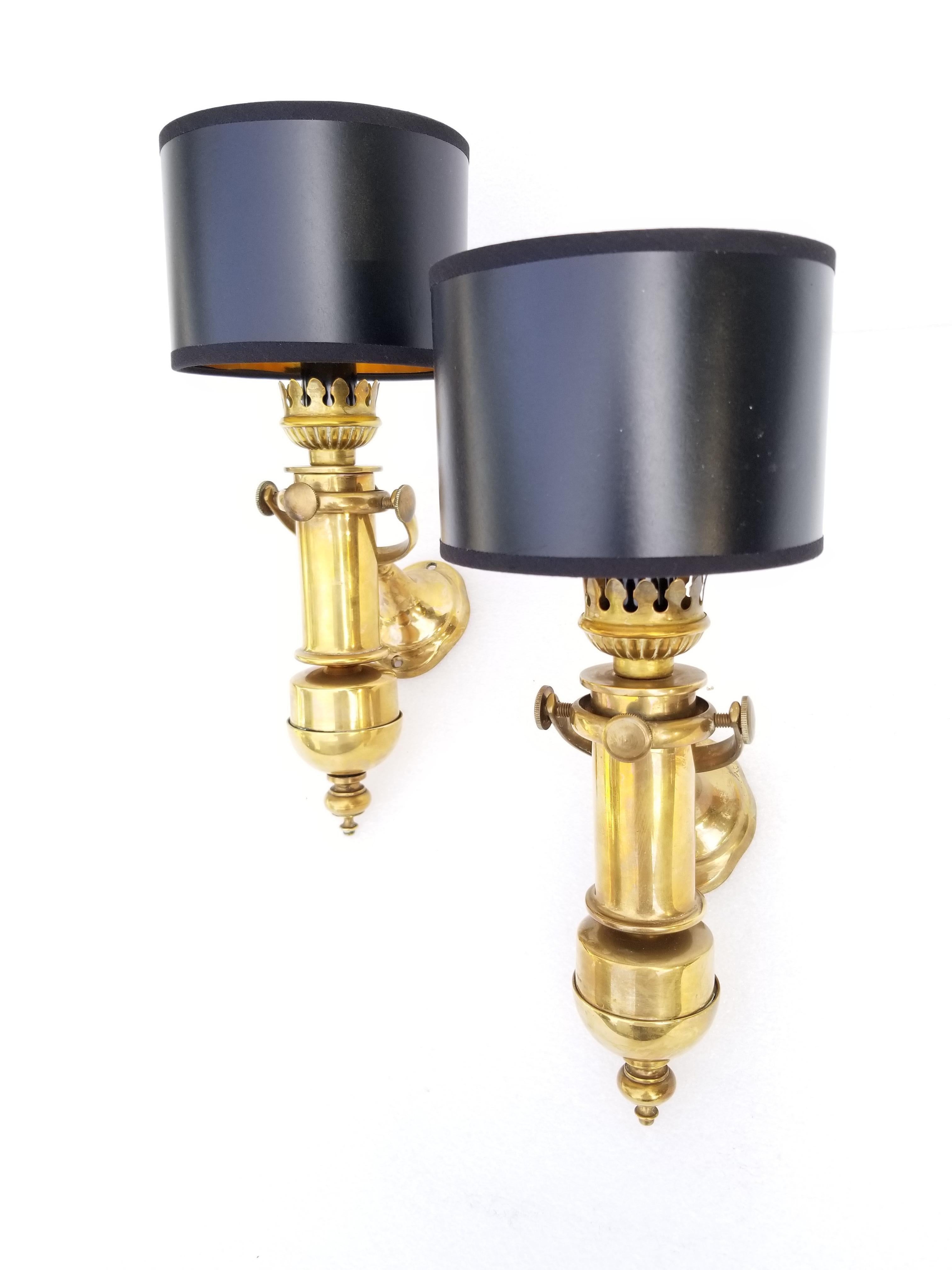 Pair of Nautical bronze sconces, 3 pairs available, from a st Tropez remodeled Yacht.
1 light, 60 watt max bulb
US rewired.
 