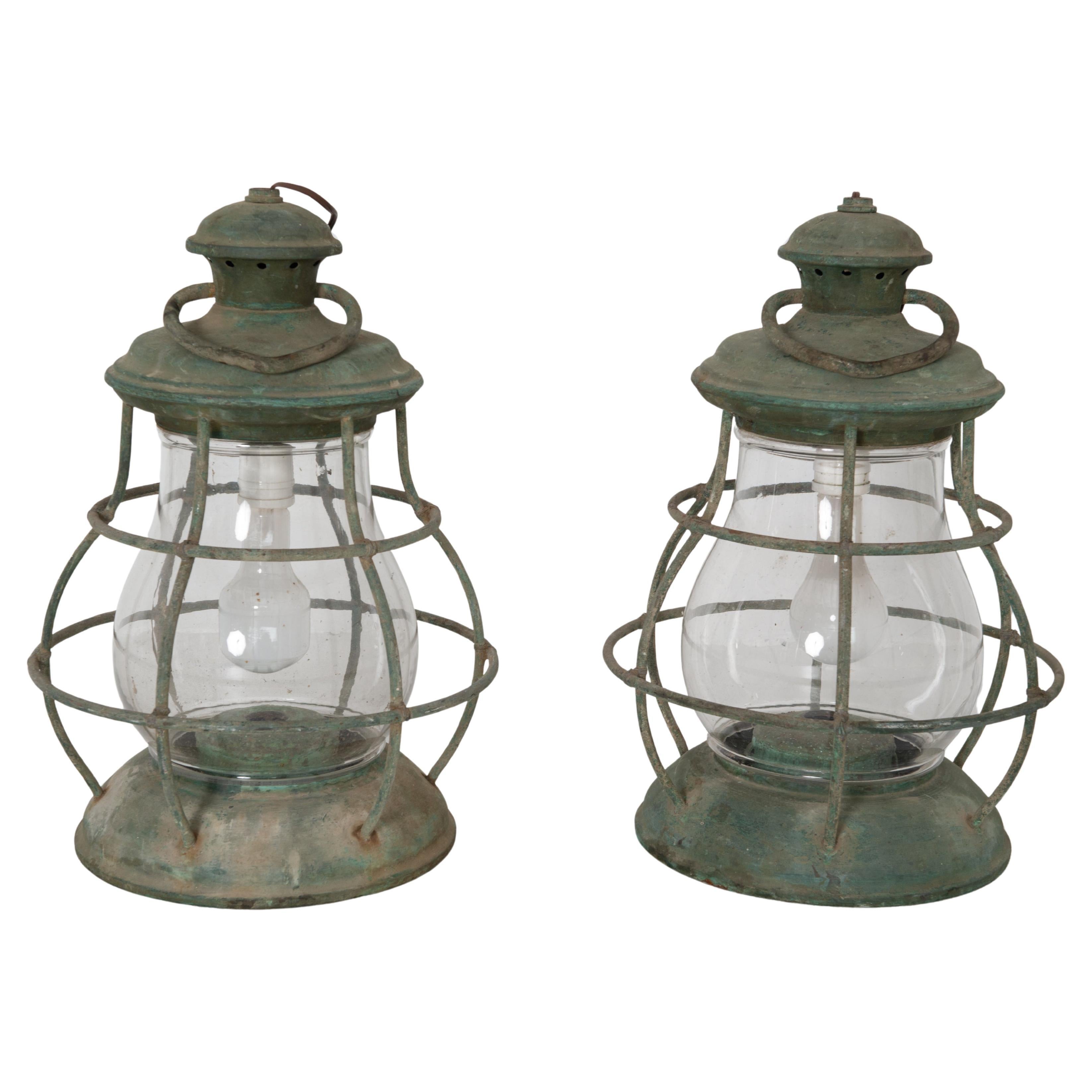 Coppia di lanterne nautiche in rame