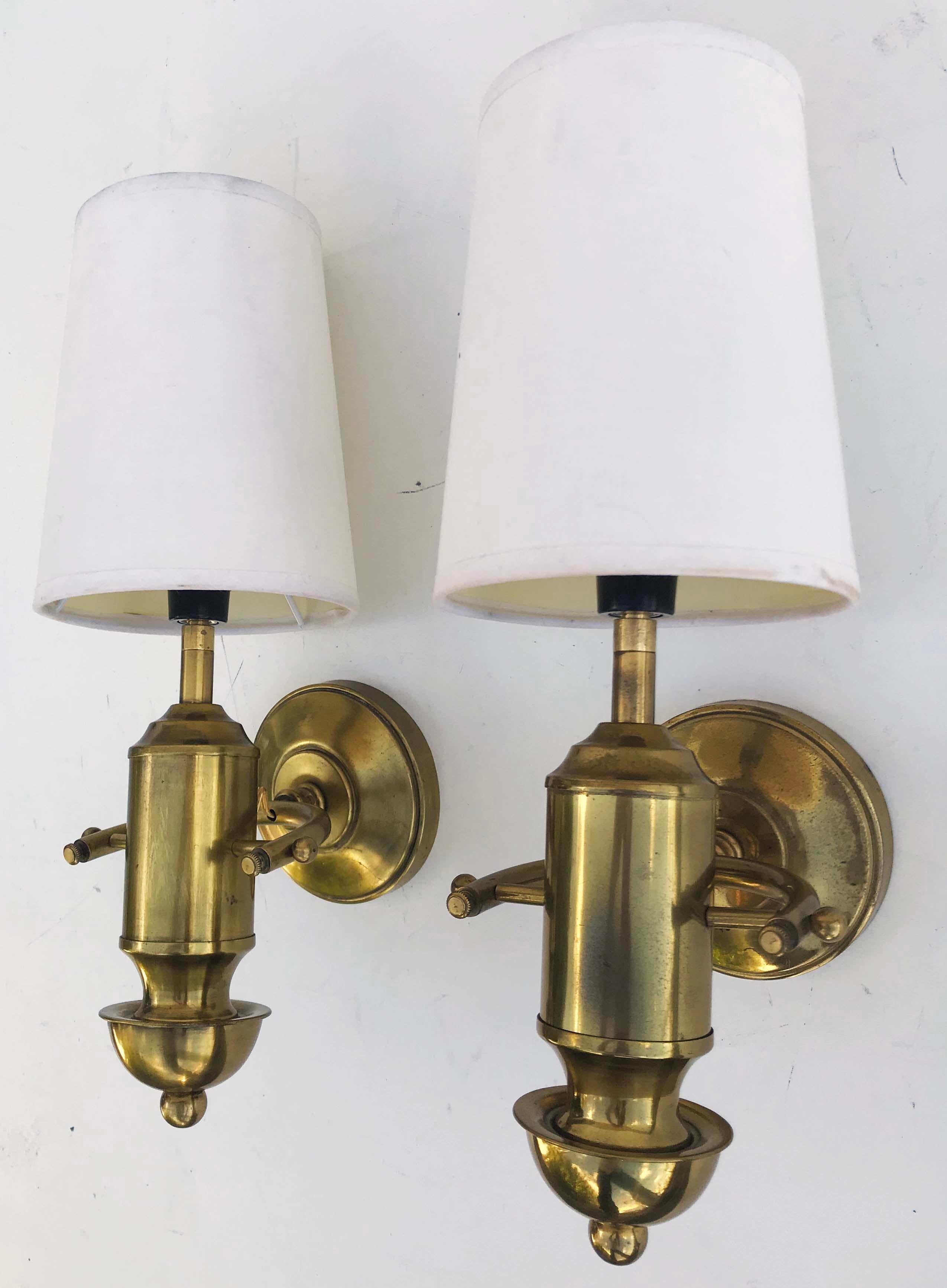 From a Saint tropez boat those brass sconces
1 light, 40 watts max bulb
US rewired and in working condition
Back plate: 4