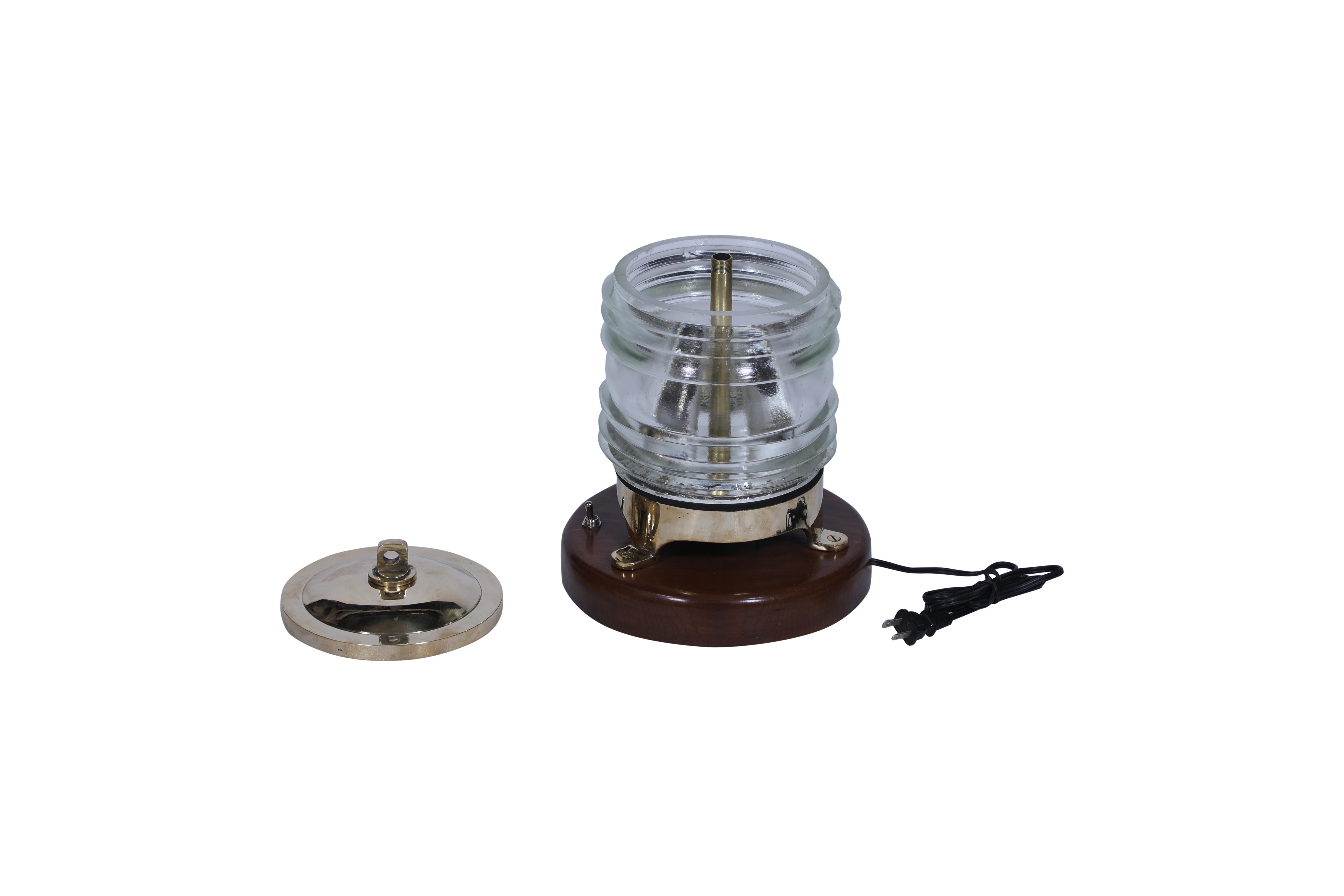 Pareja de luces de poste náuticas de latón con lente de Fresnel Industrial en venta