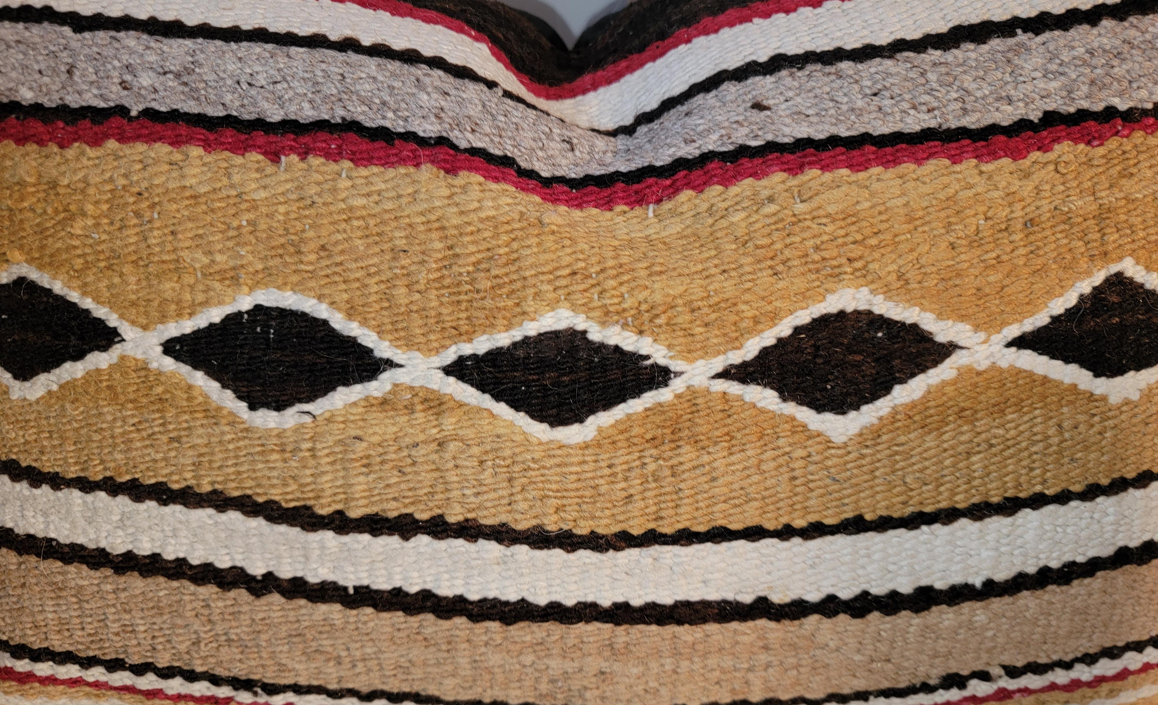 Paire de coussins de tapis Navajo Chinle Bon état - En vente à Los Angeles, CA