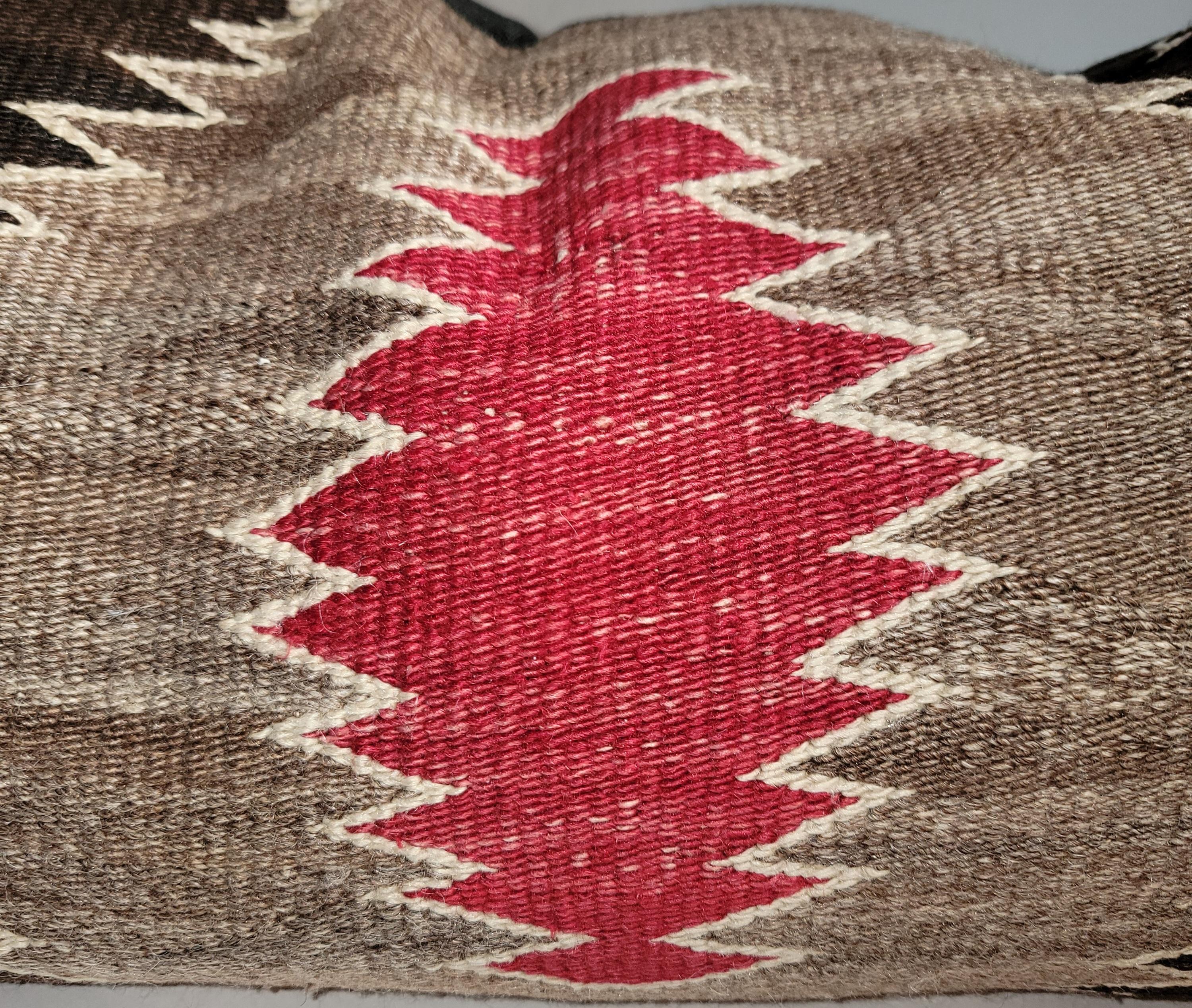 Stile Adirondack Coppia di cuscini Bolsters a tessitura indiana Navajo -2 in vendita
