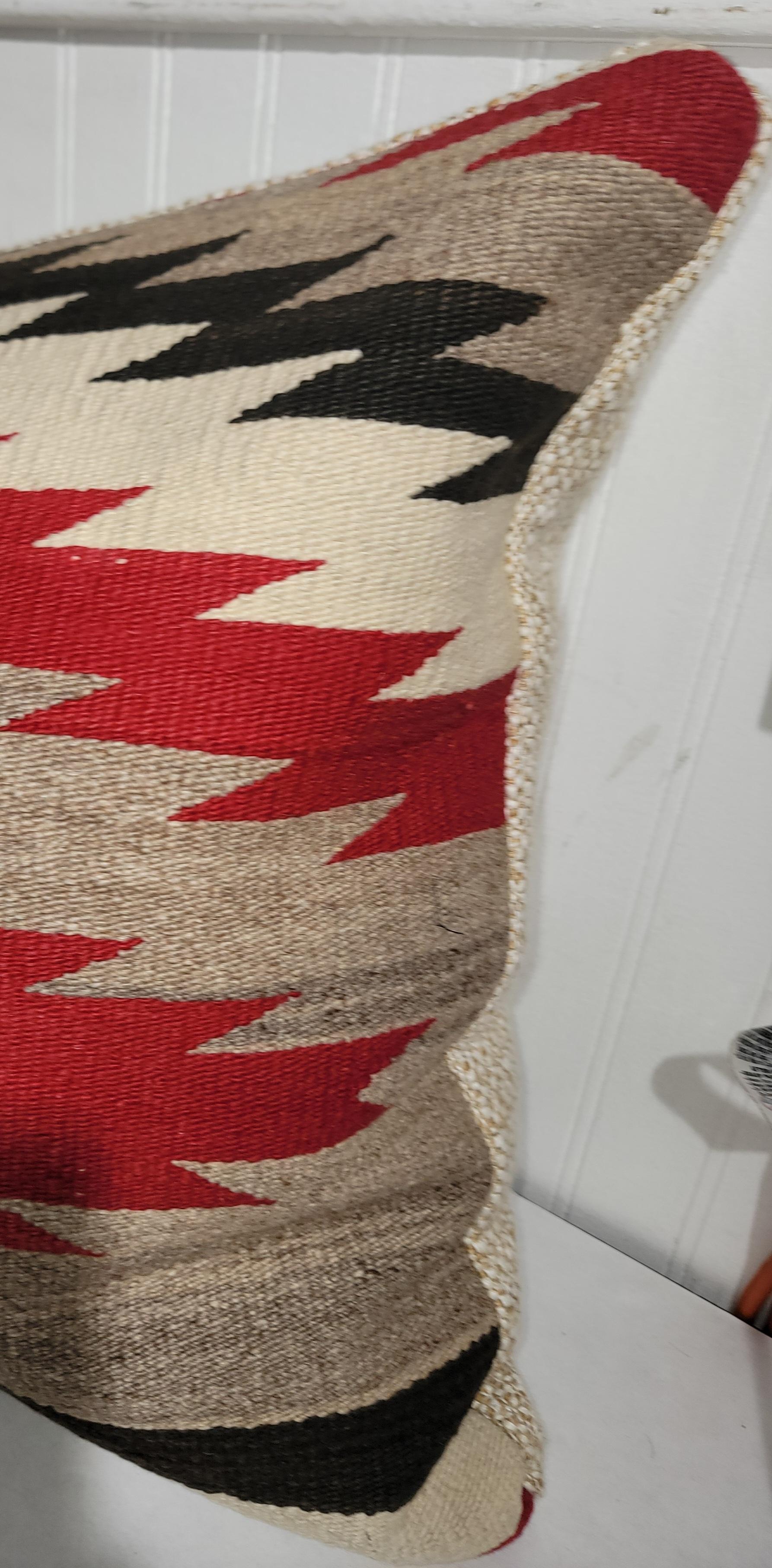 Stile Adirondack Coppia di cuscini con occhi abbaglianti in tessitura indiana Navajo in vendita