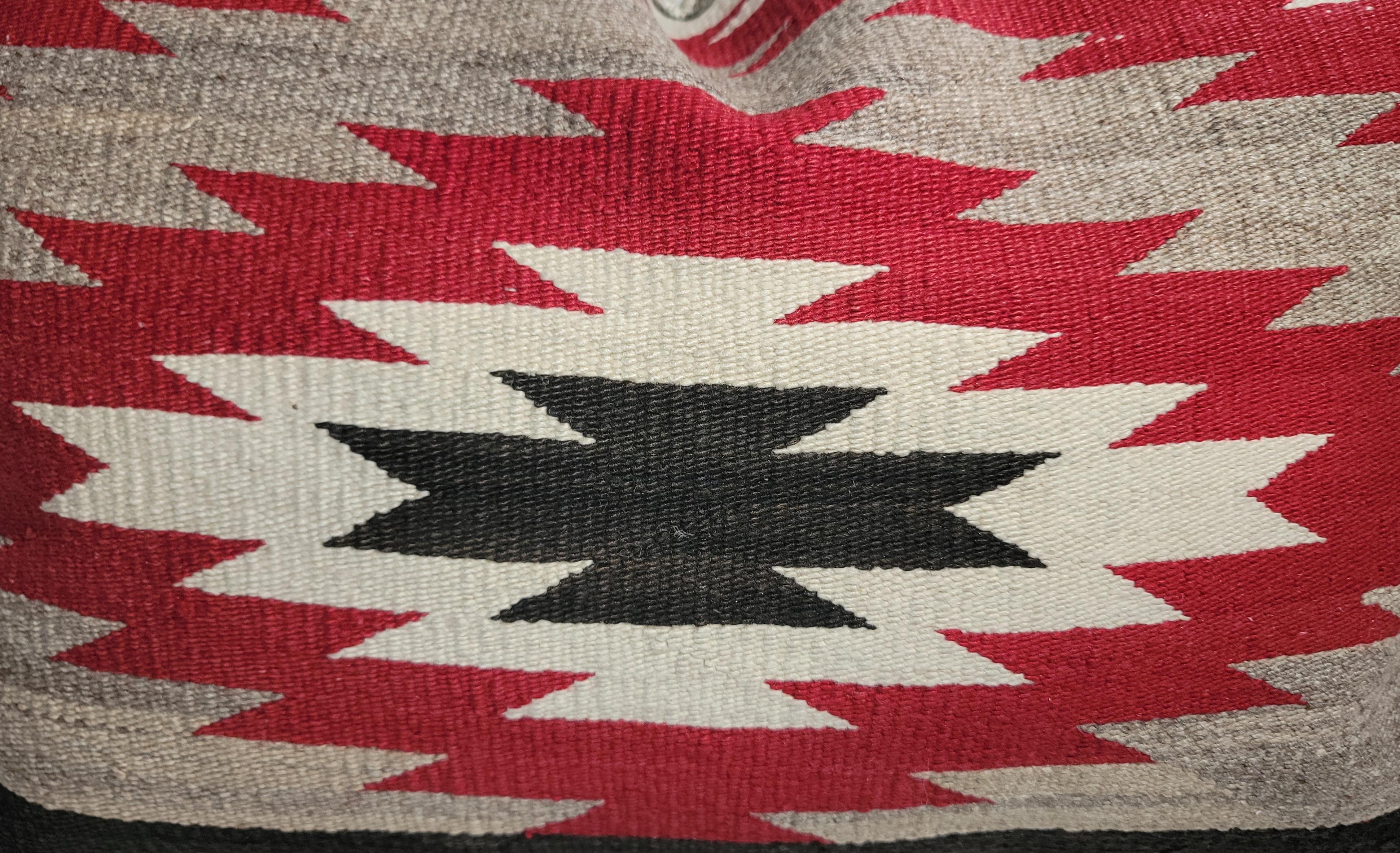 Coppia di cuscini con occhi abbaglianti in tessitura indiana Navajo In condizioni buone in vendita a Los Angeles, CA