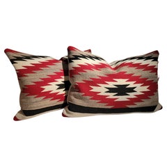 Paire d'oreillers en tissu indien Navajo à œil éblouissant