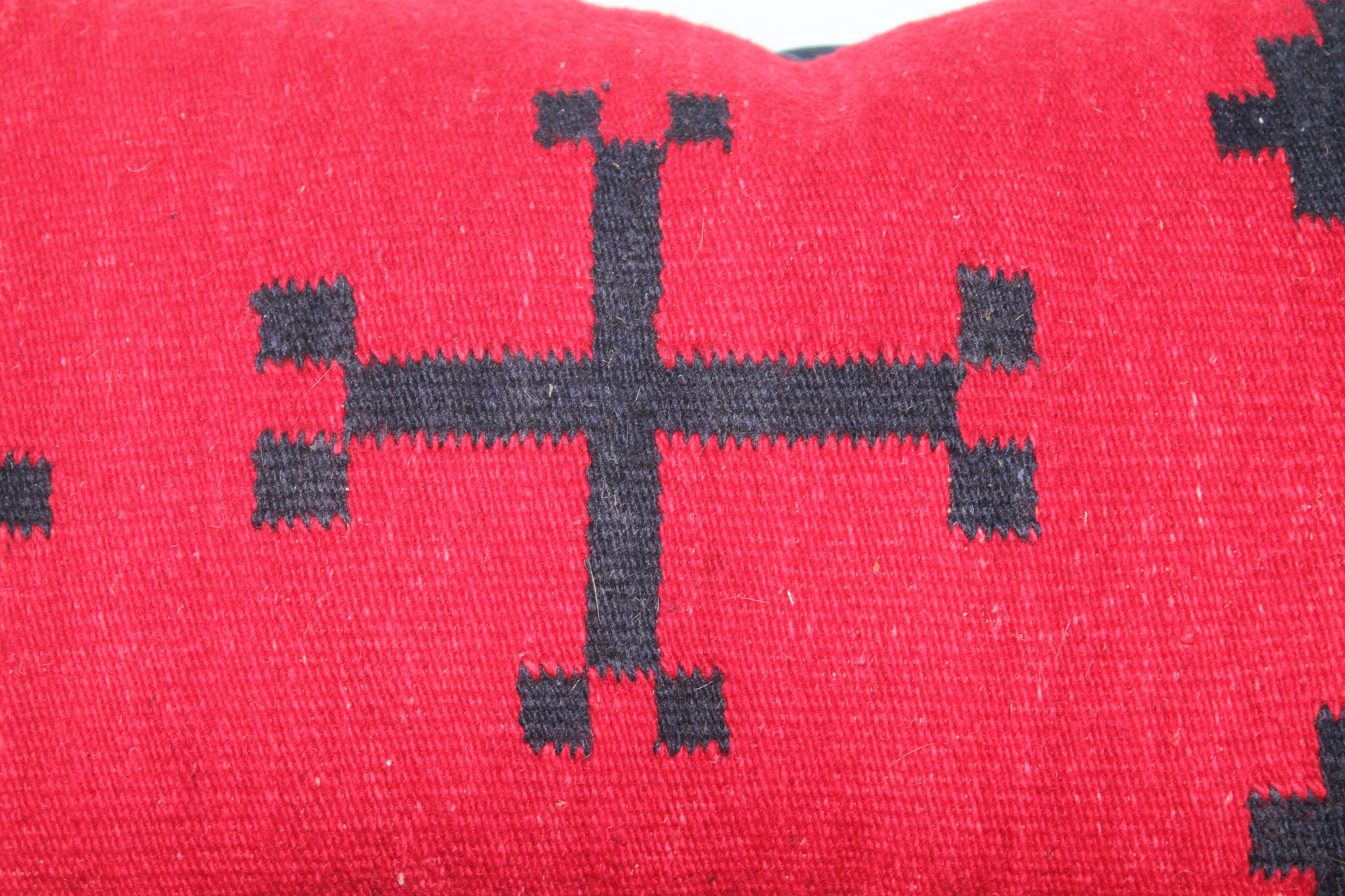 These punchy red and blue geometric Indian pillows are in good condition and have indigo blue cotton linen backings.