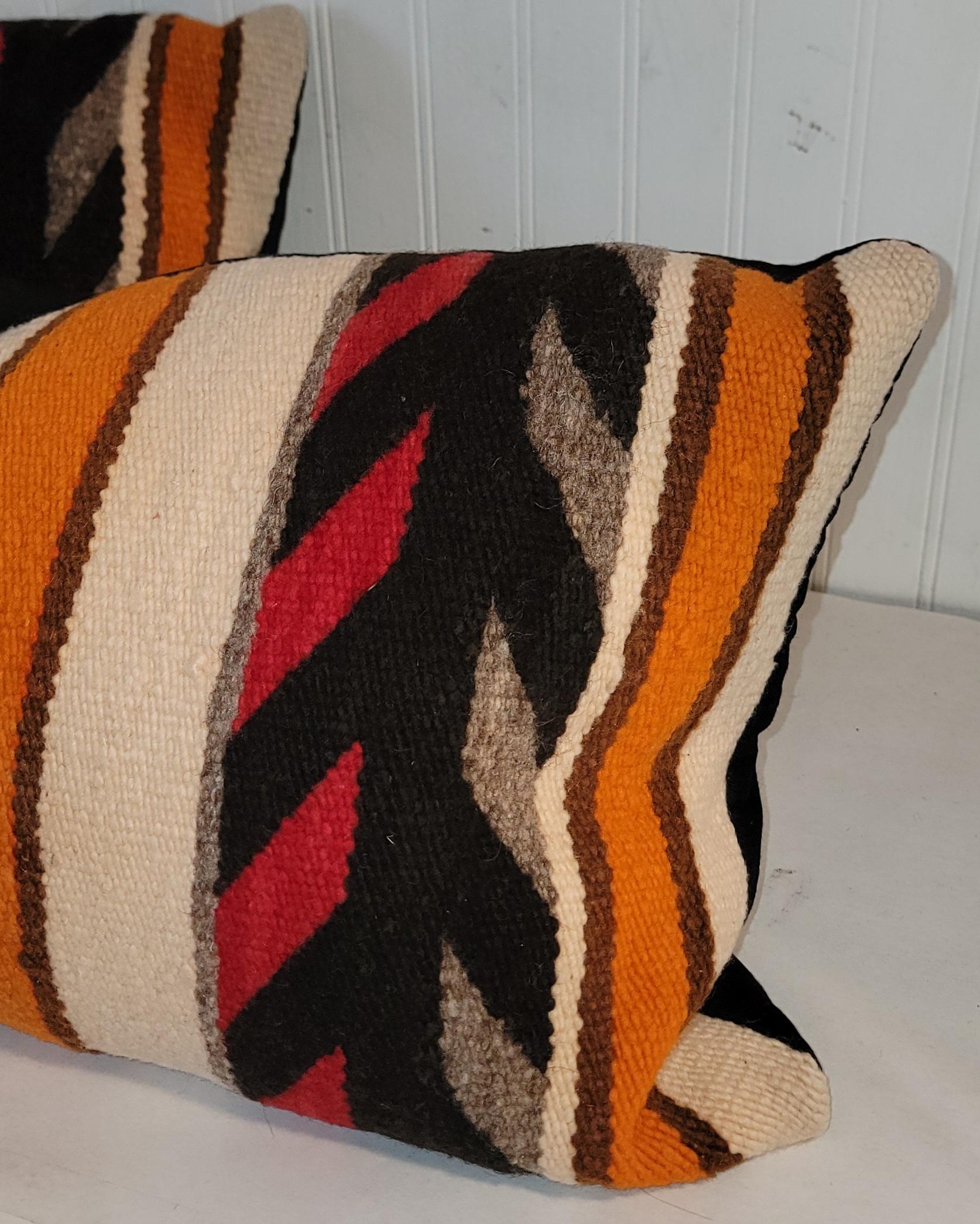 Stile Adirondack Coppia di cuscini a strisce Navajo in vendita