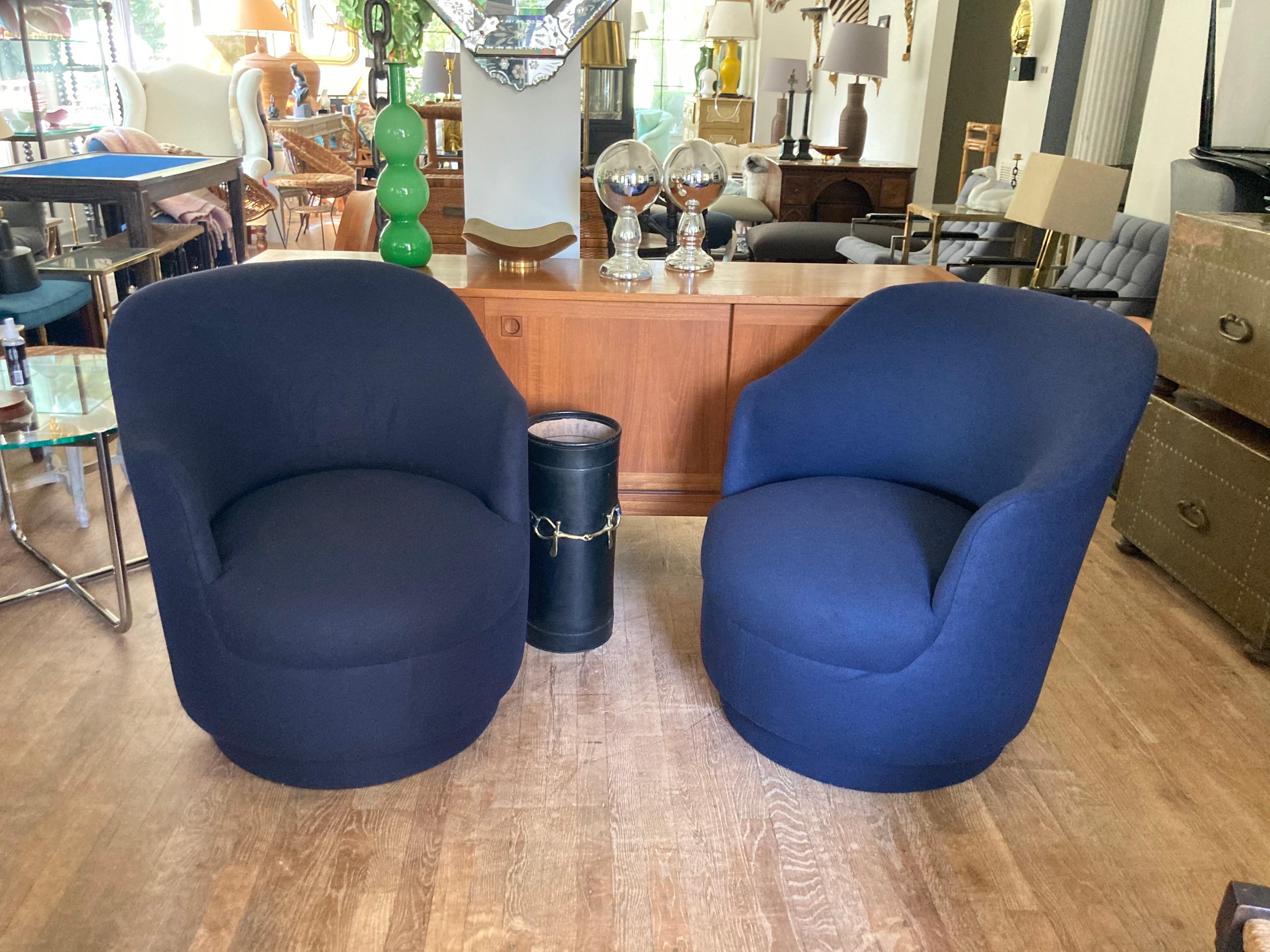 Pair of Navy Blue Upholstered Swivel Chairs Attributed to Milo Baughman For Sale 2