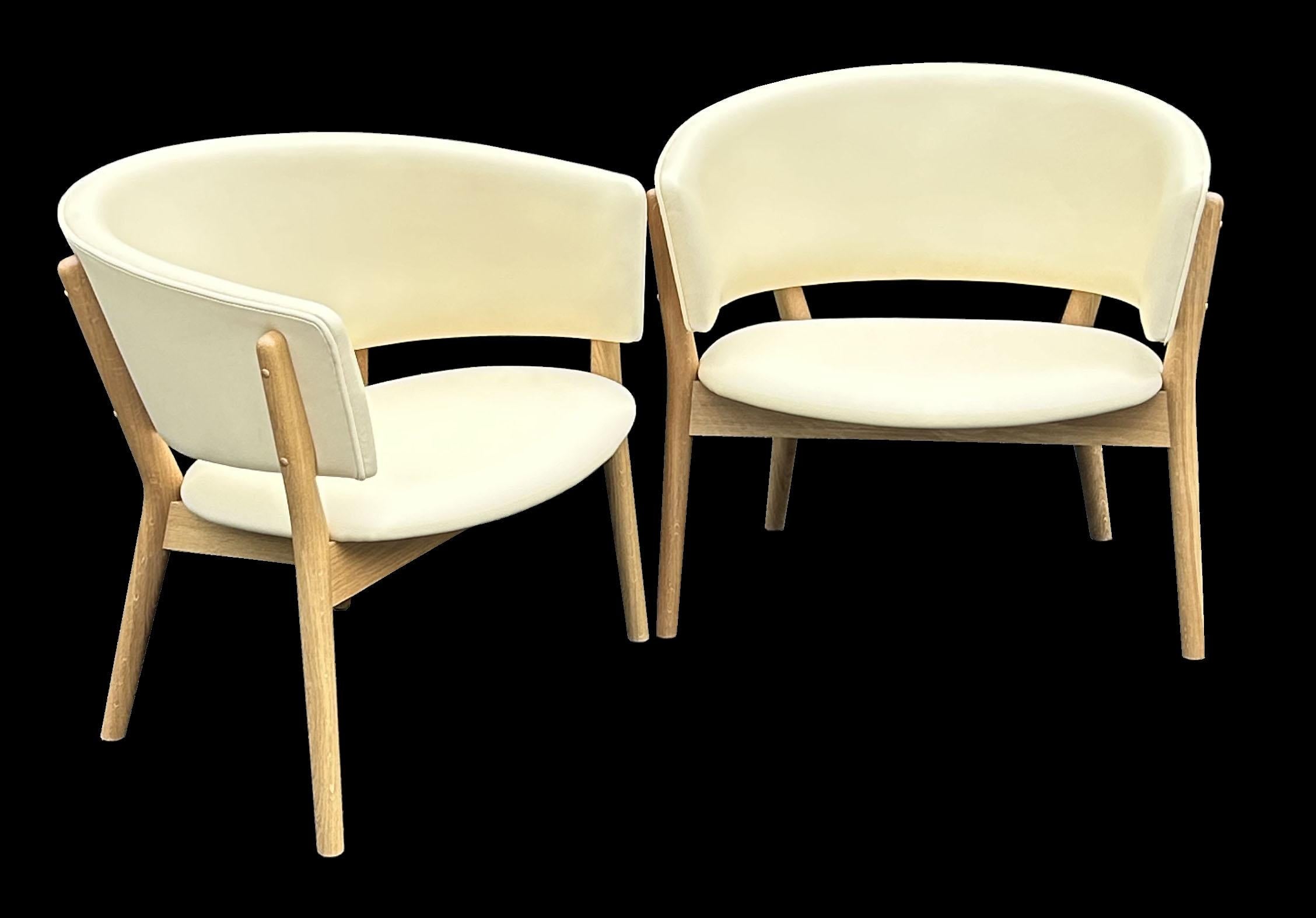 This pair of classic Scandinavian modern lounge chairs by Nanna Ditzel are in excellent condition and are ready to grace any M.C.M. home.
Covered in cream leather.