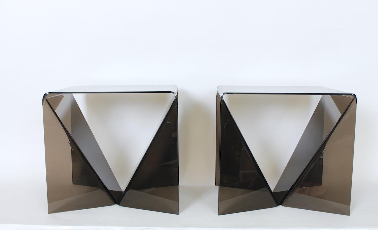 Paire de petites tables Origami en plexiglas gris fumé 