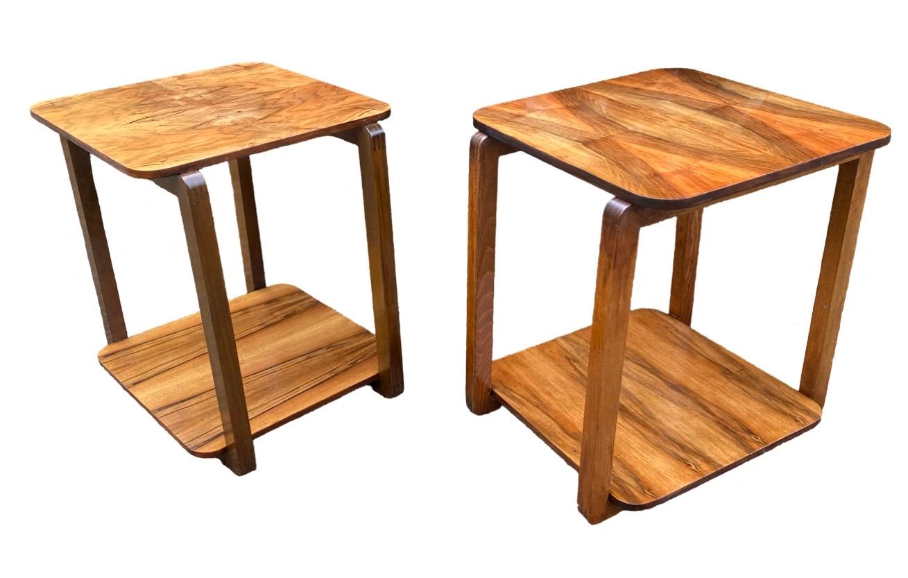 Paire de tables d'appoint/tables de nuit presque assorties Bon état - En vente à Barnstaple, GB