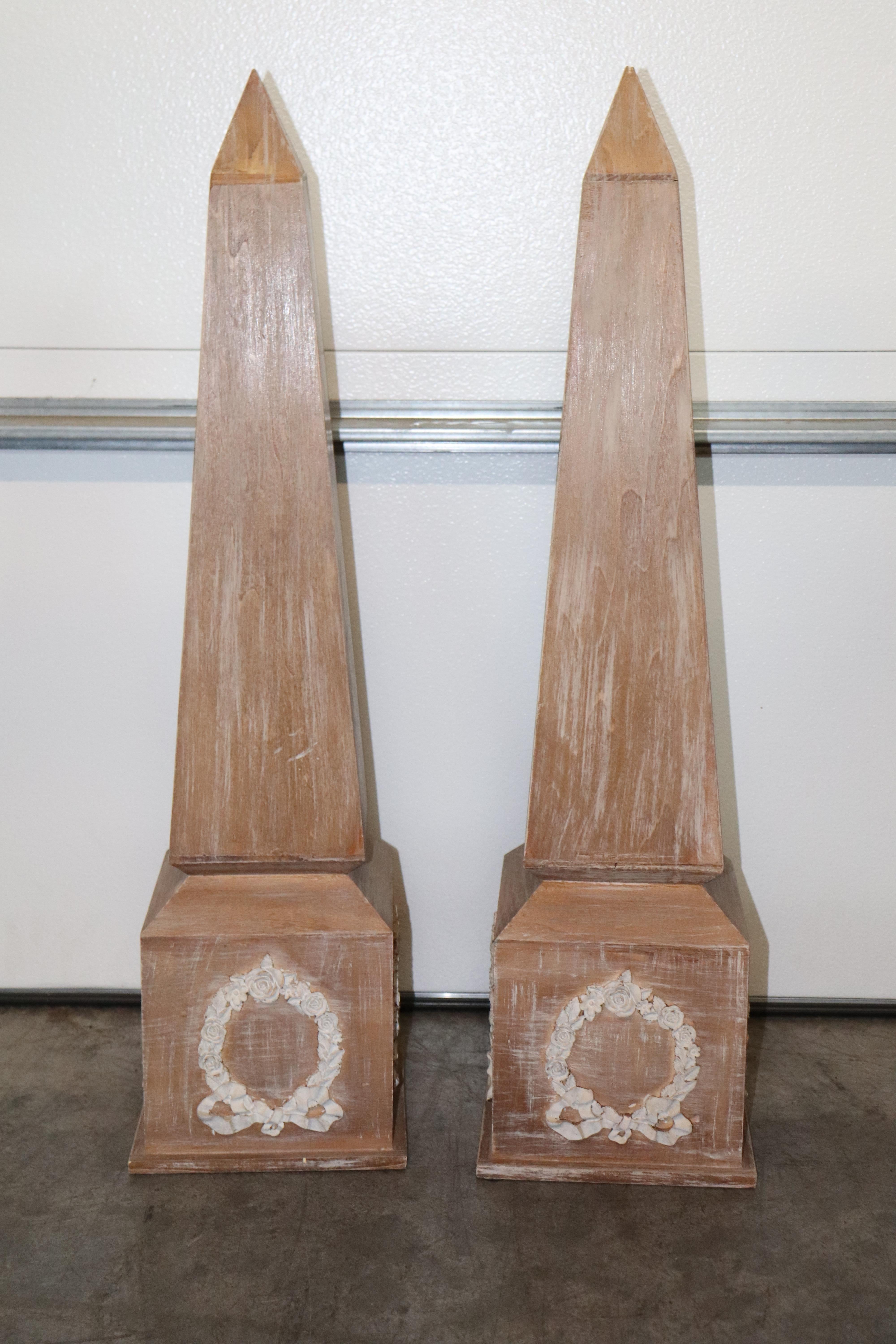 Pair of Neary Cerused Oak Carved Gesso French Obelisks In Good Condition For Sale In Swedesboro, NJ