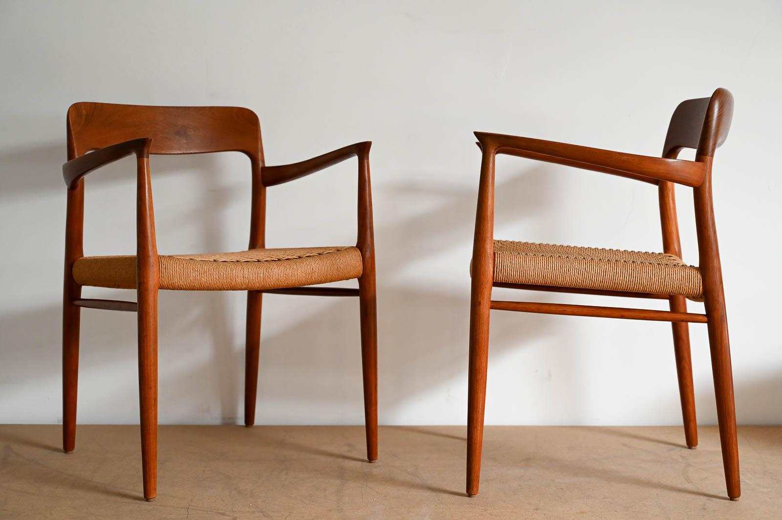 Scandinave moderne Paire de fauteuils Neils Moller modèle 77, vers 1960