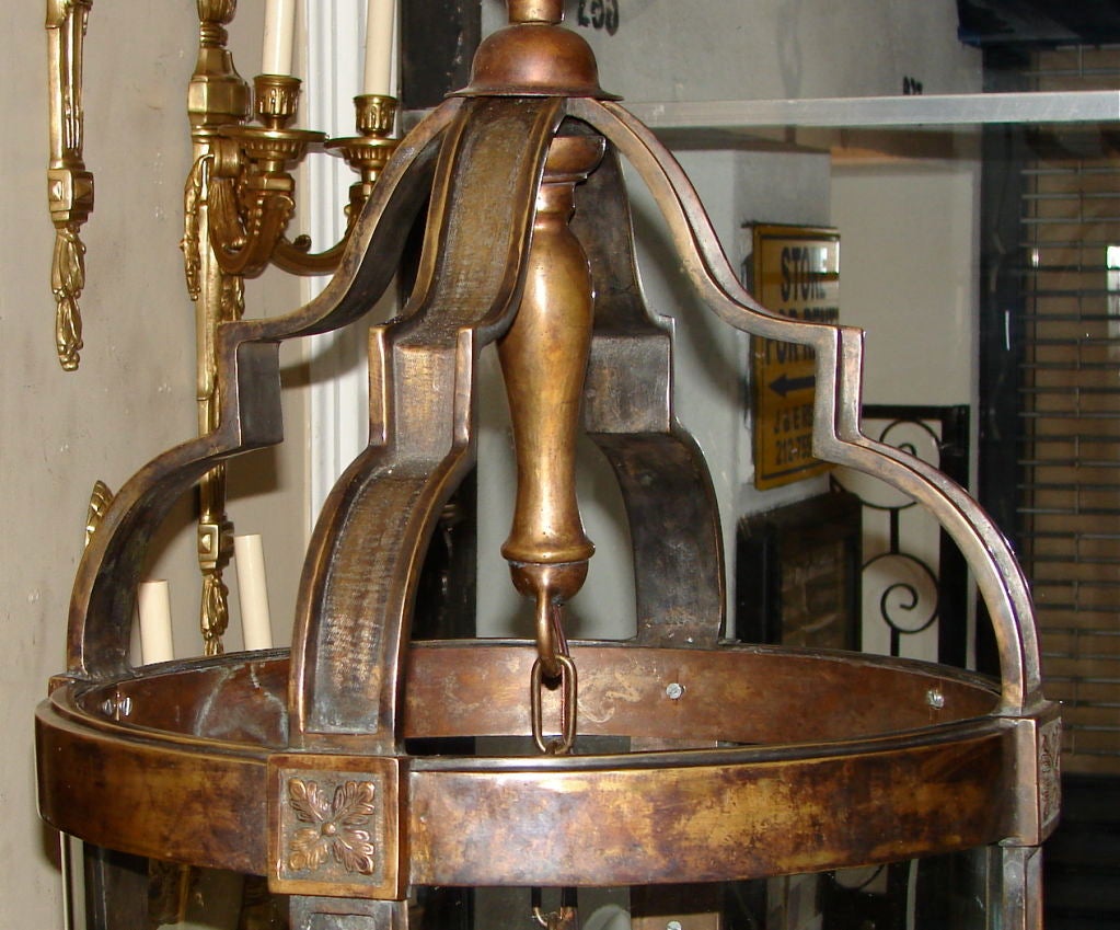 Paire de lanternes néoclassiques en bronze, vendues individuellement en vente 1