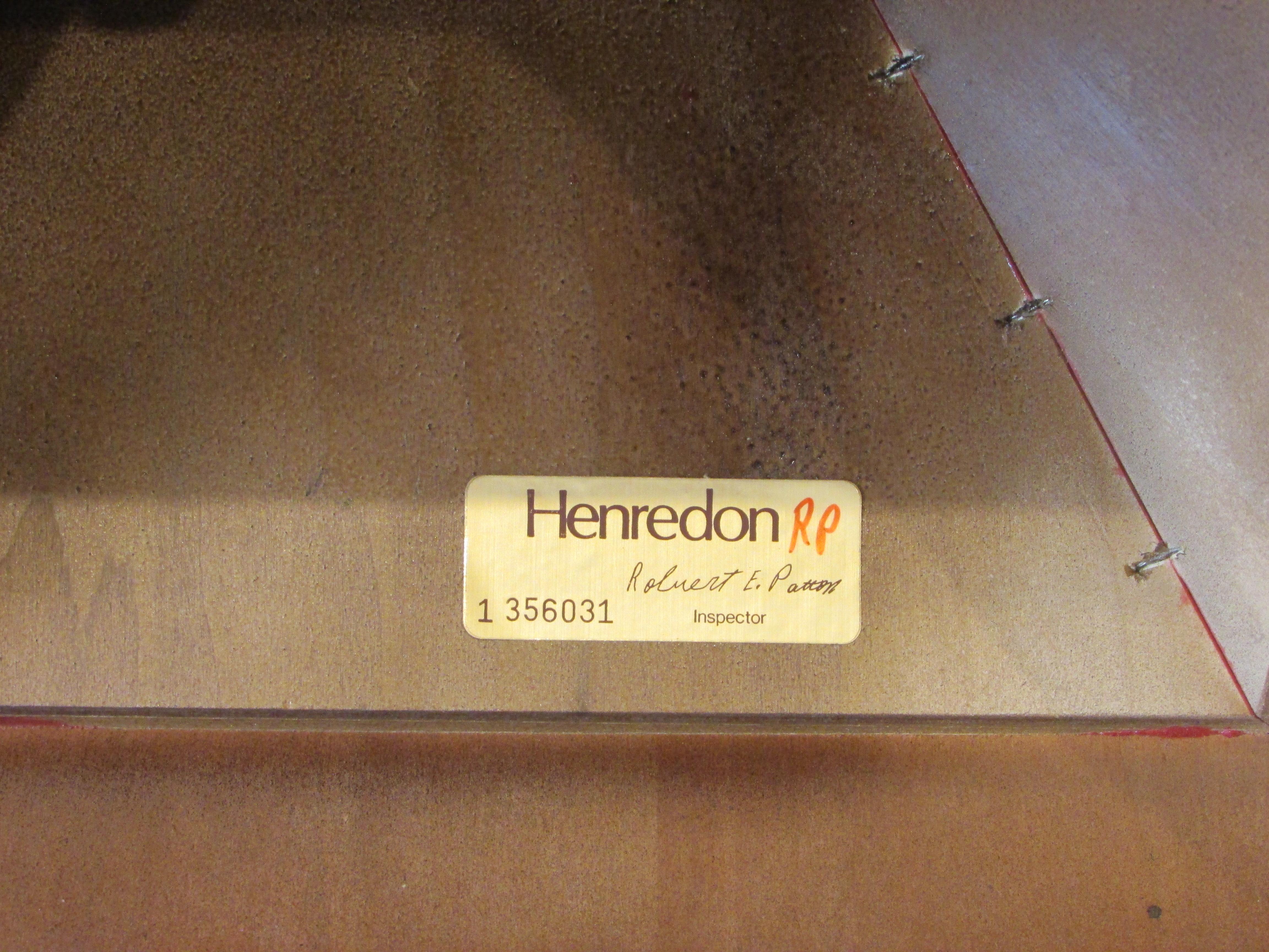 Paar quadratische Neo Classic Henredon Beistelltische mit Muschelkantenfuß im Angebot 5