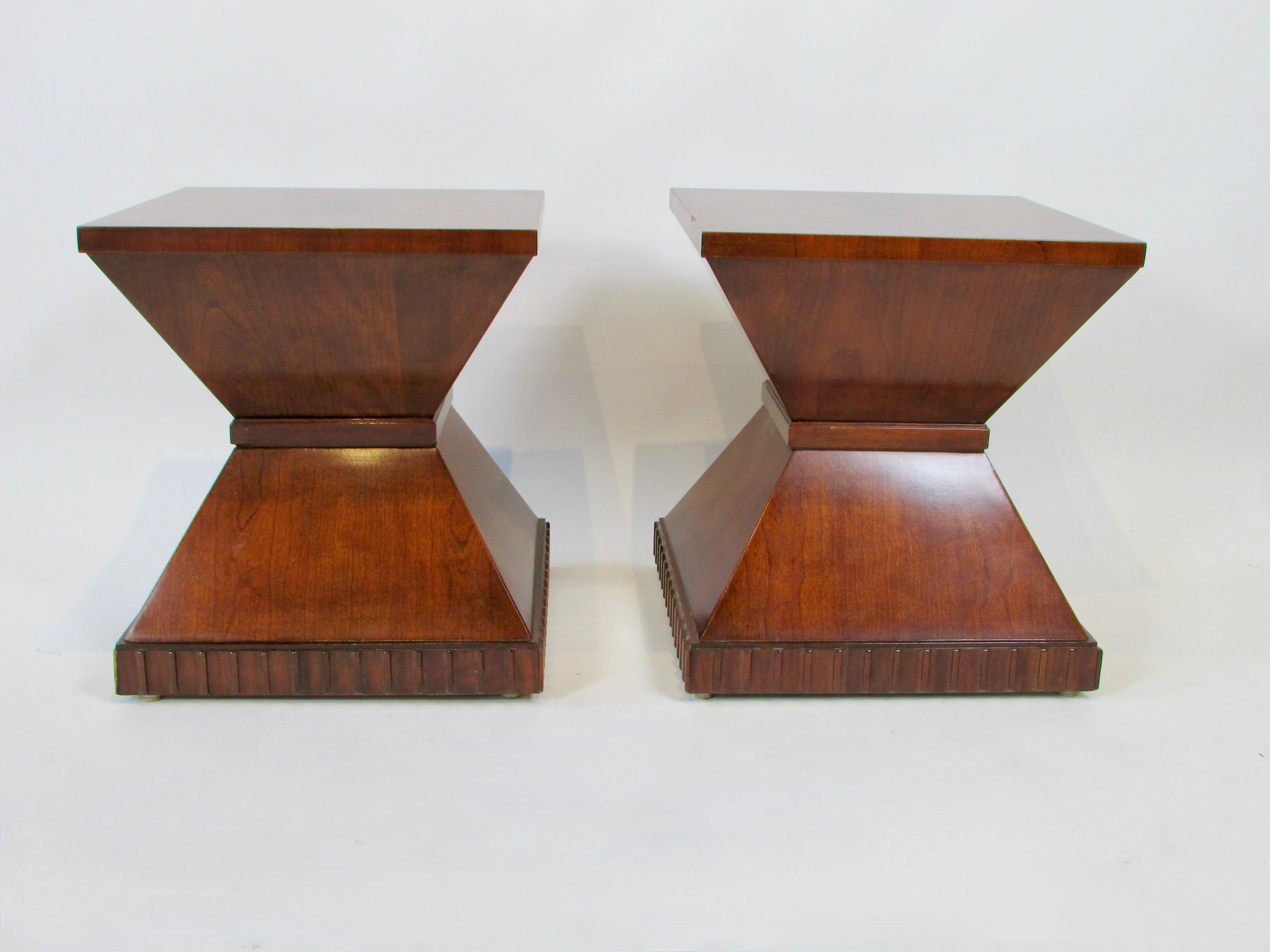 Pair of Neo Classic Henredon square side tables with scallop edge base In Good Condition For Sale In Ferndale, MI
