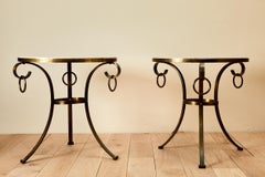 Paire de The Pedestal Tables Neo Classic, cadre en fer Silver et laiton, plateau en travertin