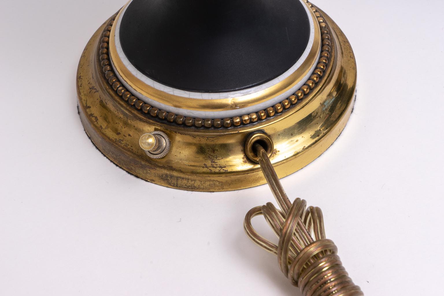 Coppia di lampade da tavolo neoclassiche in vendita 5
