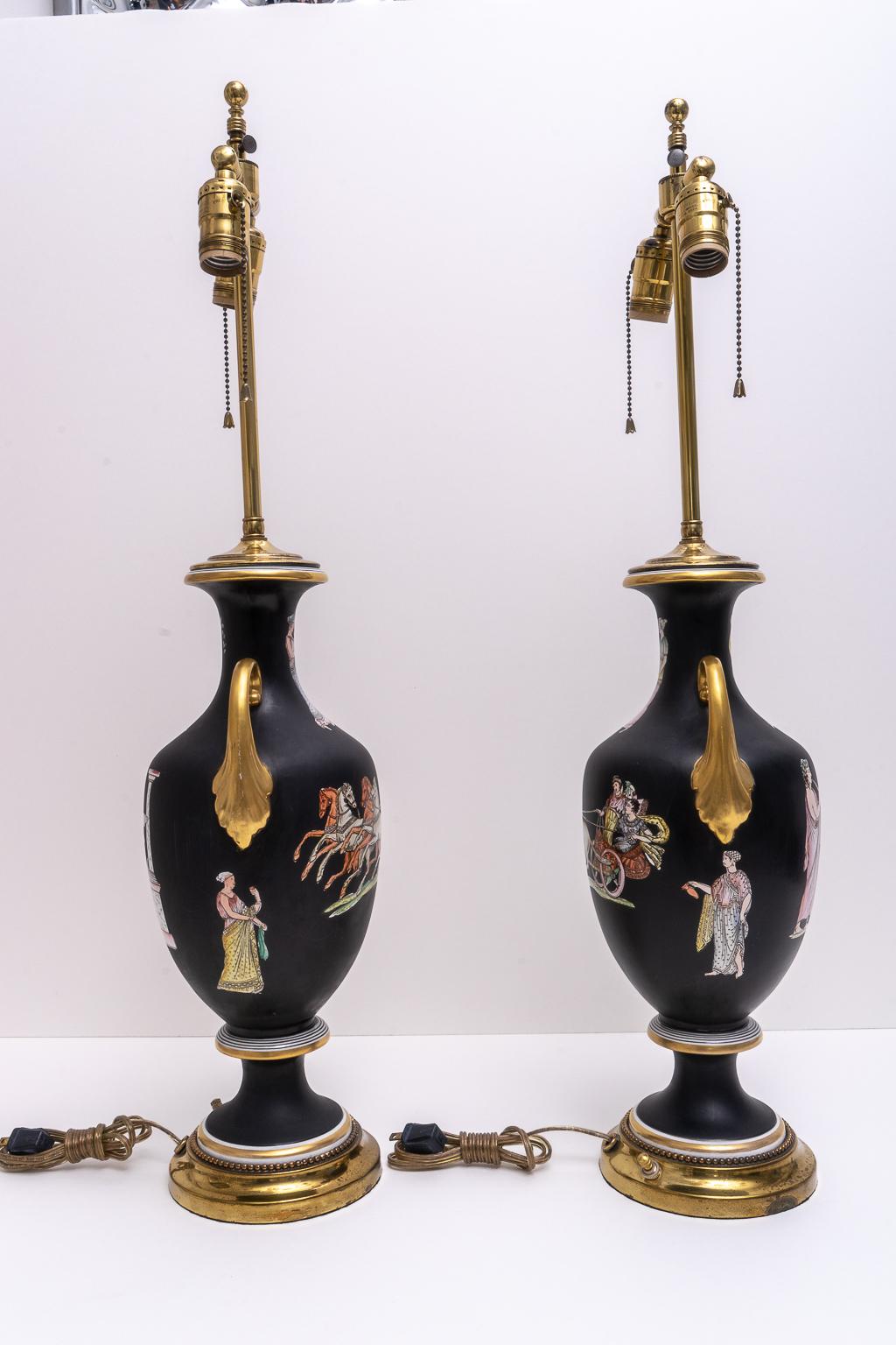 Italiano Coppia di lampade da tavolo neoclassiche in vendita