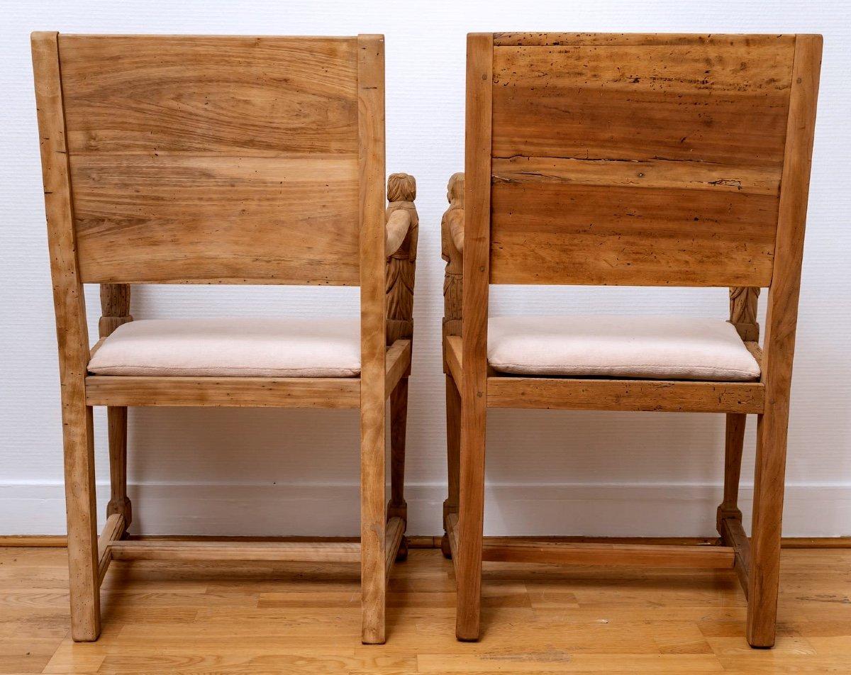 Noyer Paire de fauteuils de cérémonie néo-gothiques en noyer massif - Période : XIXe siècle en vente