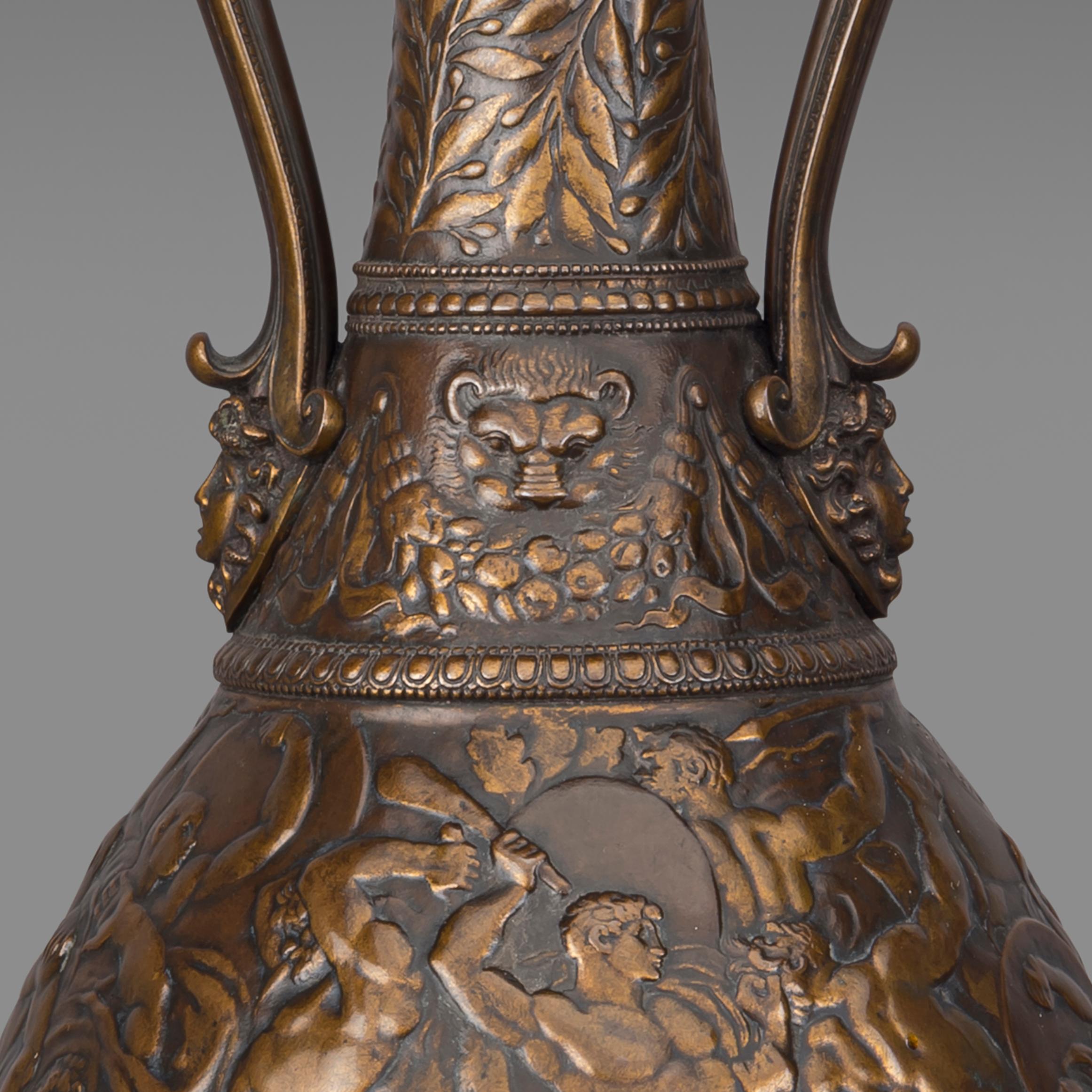 Marbre Paire de vases Amphora en bronze multipatiné de style néo-grec  en vente
