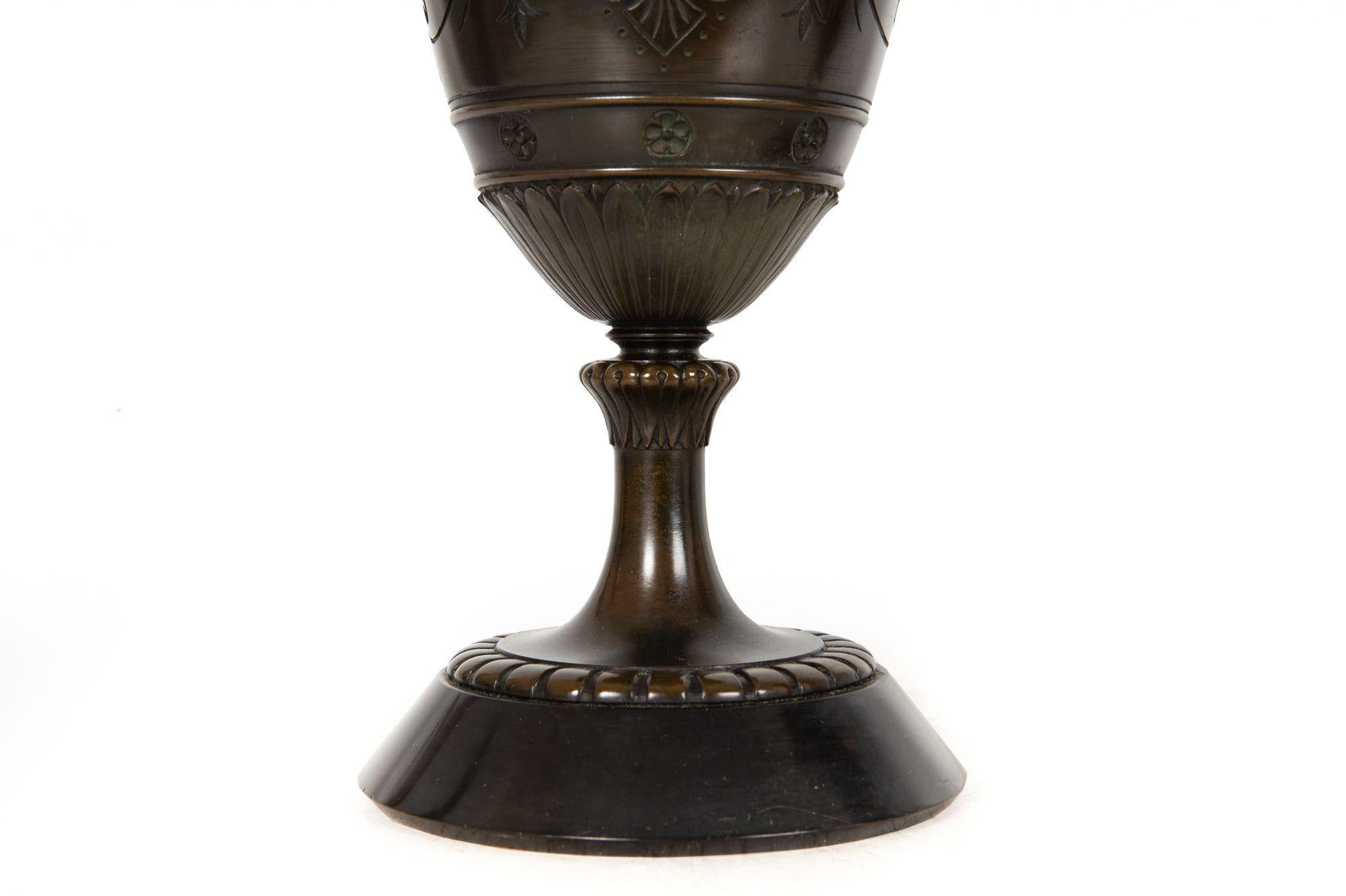 Pair of Neo-Greco Bronze and Marble Urns Vases with Candlestick circa 1880 in vendita 10