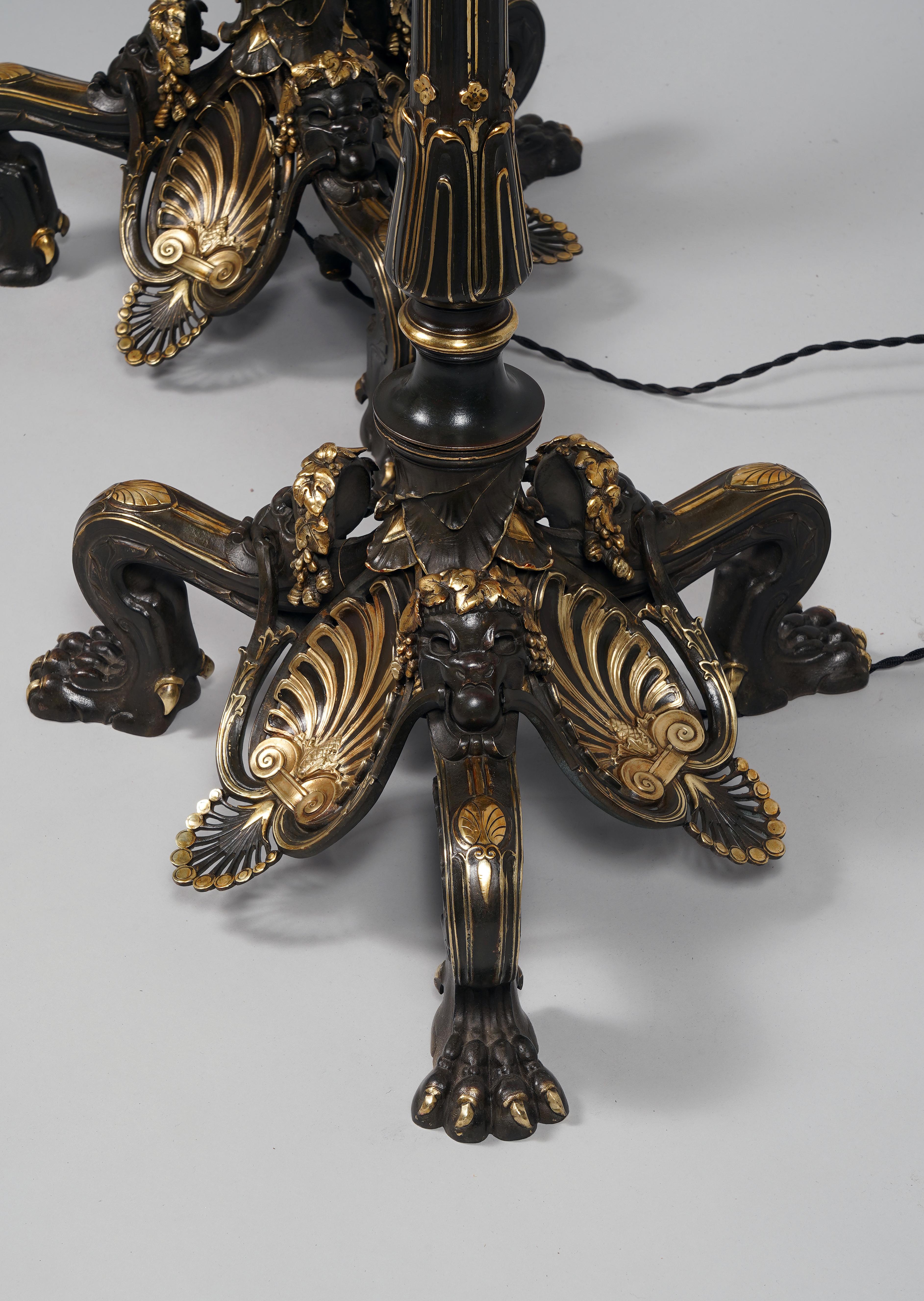 Milieu du XIXe siècle Paire de lampadaires néo-grecques Att. à Lacarrière, Delatour & Cie, France, C 1860 en vente