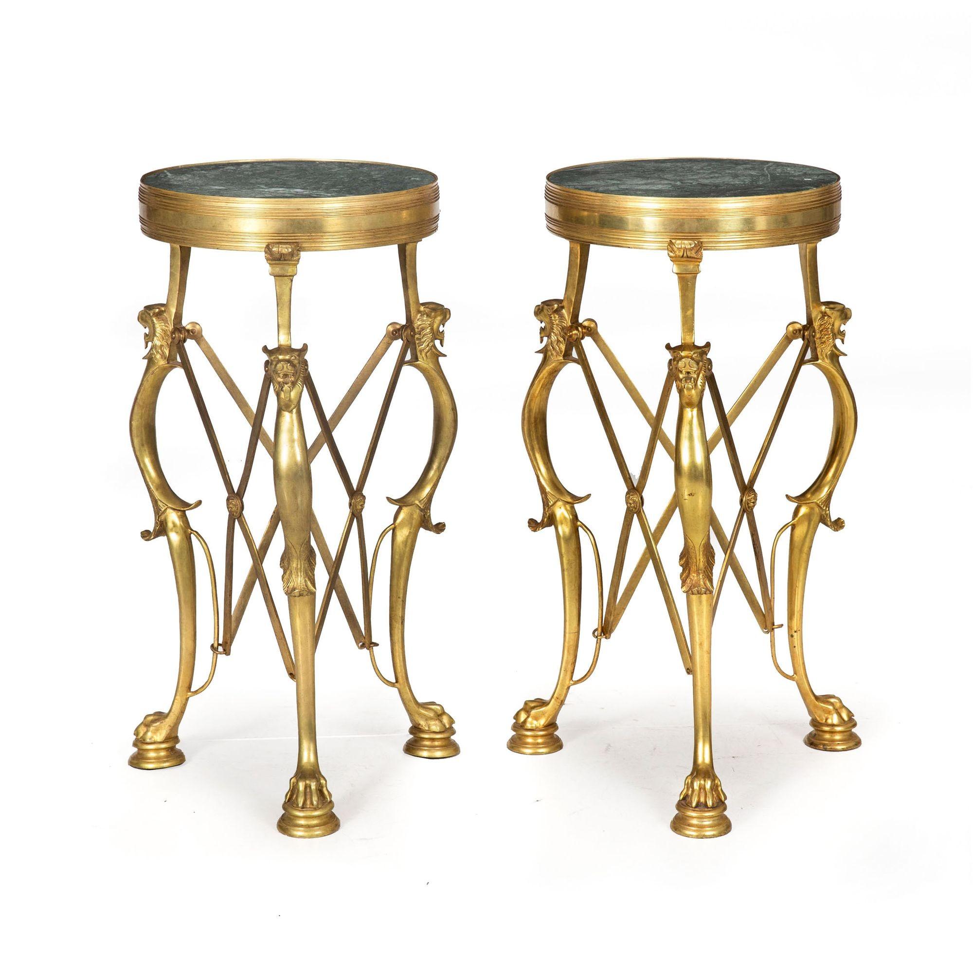 Paire de tables d'appoint néo-pompéiennes en laiton et marbre Greene & Greene Gueridon Bon état - En vente à Shippensburg, PA