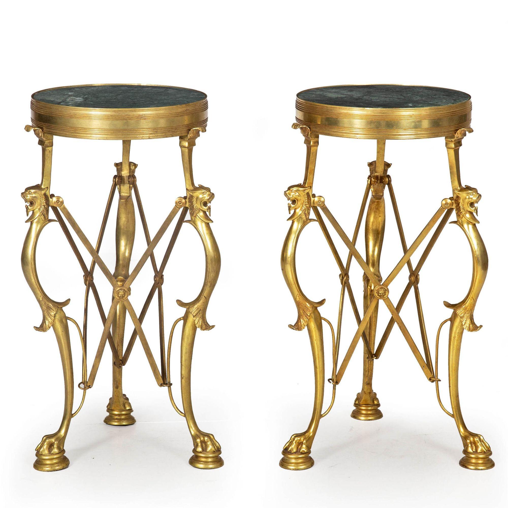 20ième siècle Paire de tables d'appoint néo-pompéiennes en laiton et marbre Greene & Greene Gueridon en vente
