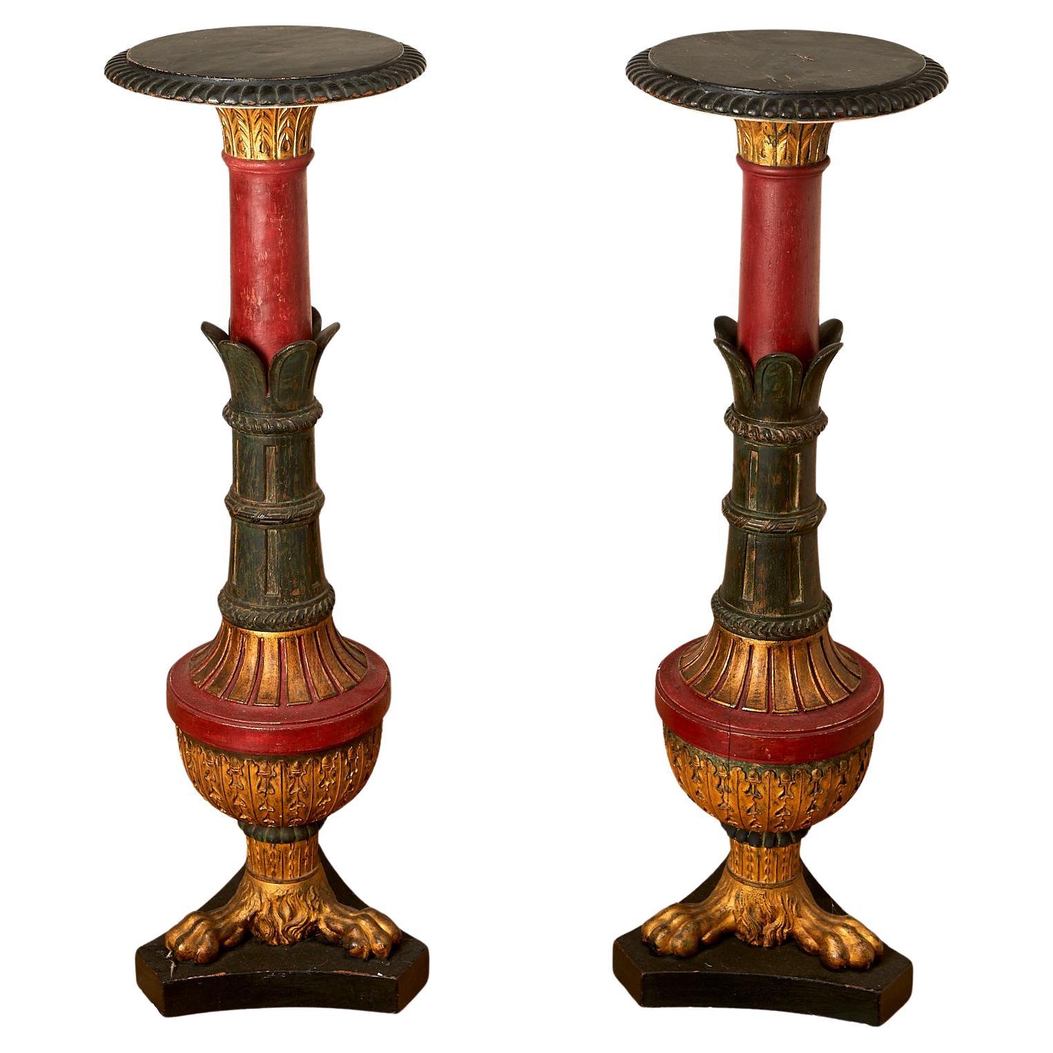 Pareja de peanas esculpidas neopompeyanas,  madera pintada y dorada,  hacia 1880. en venta