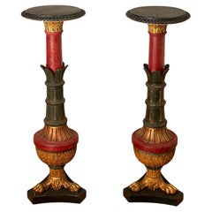 Pareja de peanas esculpidas neopompeyanas,  madera pintada y dorada,  hacia 1880.