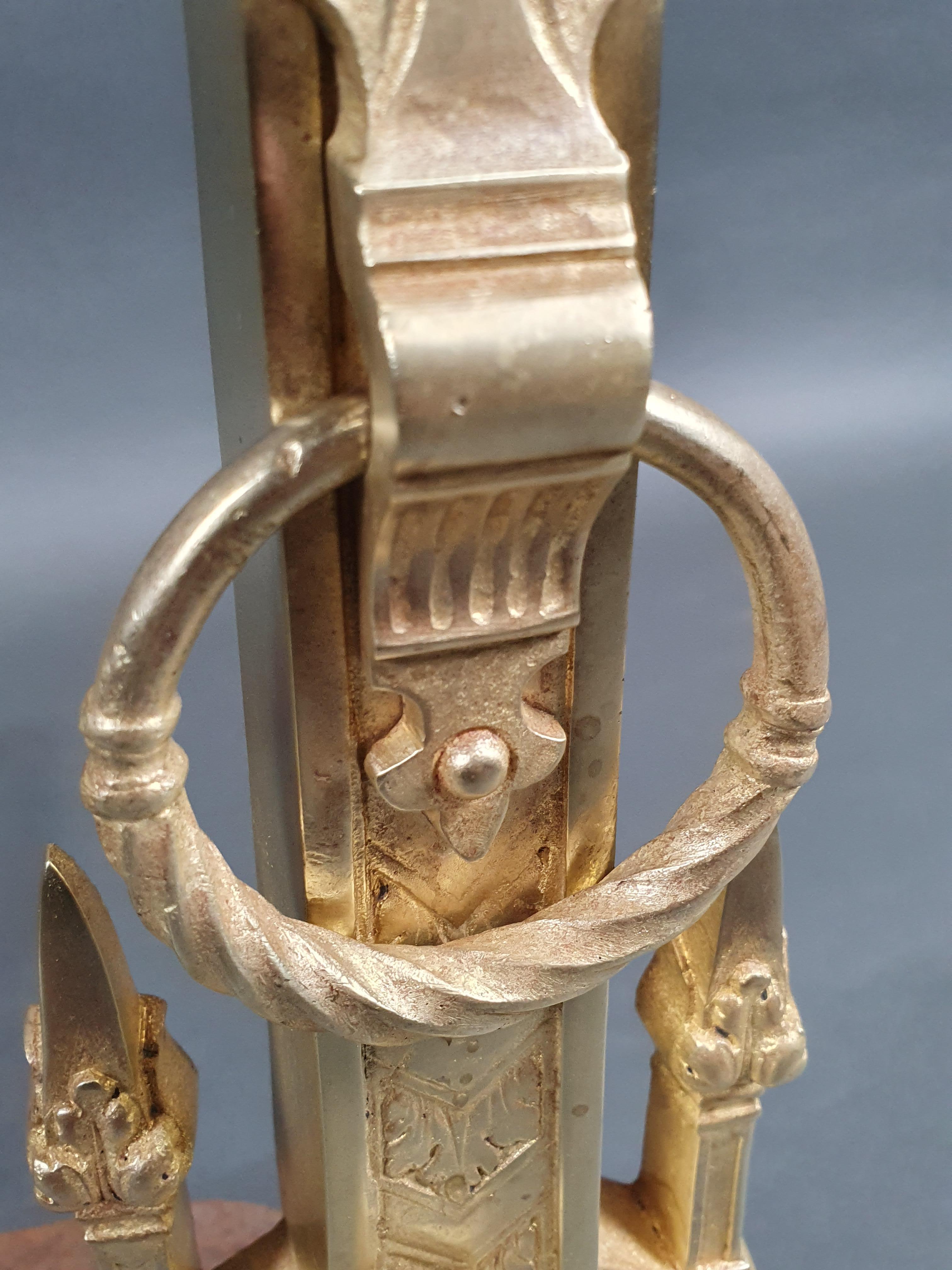 Bronze doré  Paire de chenets en ormolu de style néo-renaissance en vente