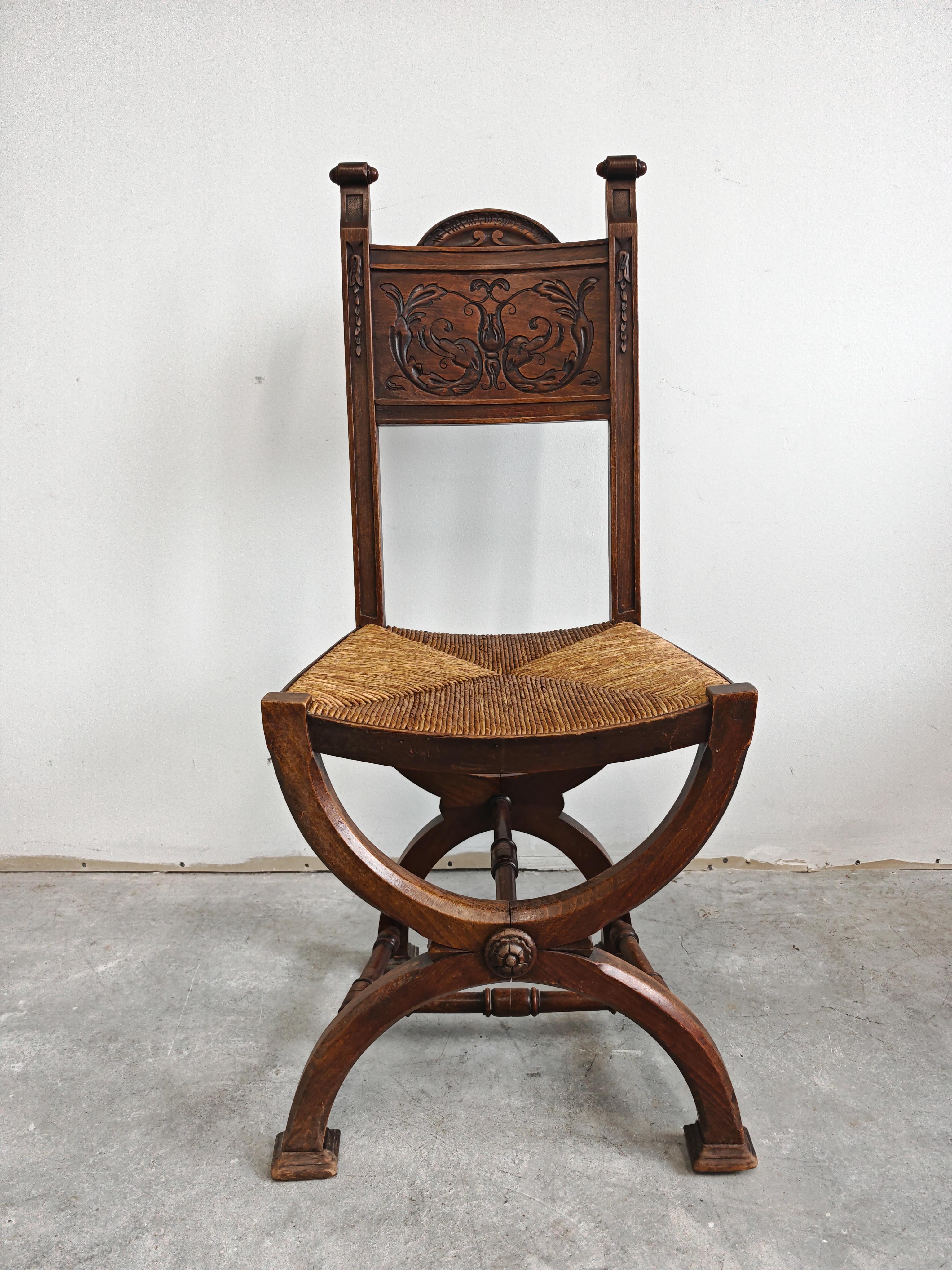 Pair of Neo-renaissance Side Chairs in oak with rush seats, France 1910s (Neorenaissance) im Angebot