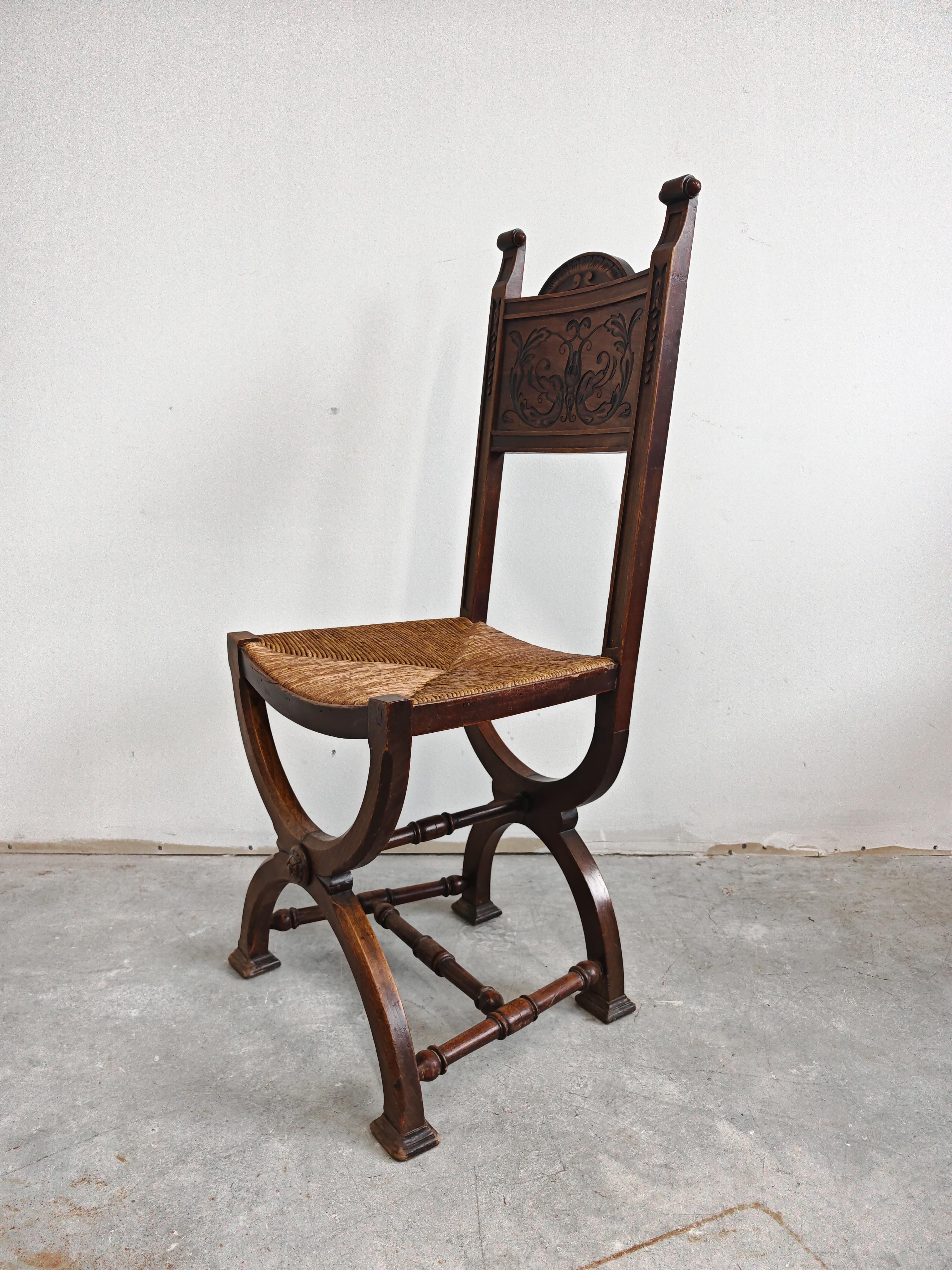 Pair of Neo-renaissance Side Chairs in oak with rush seats, France 1910s im Angebot 2