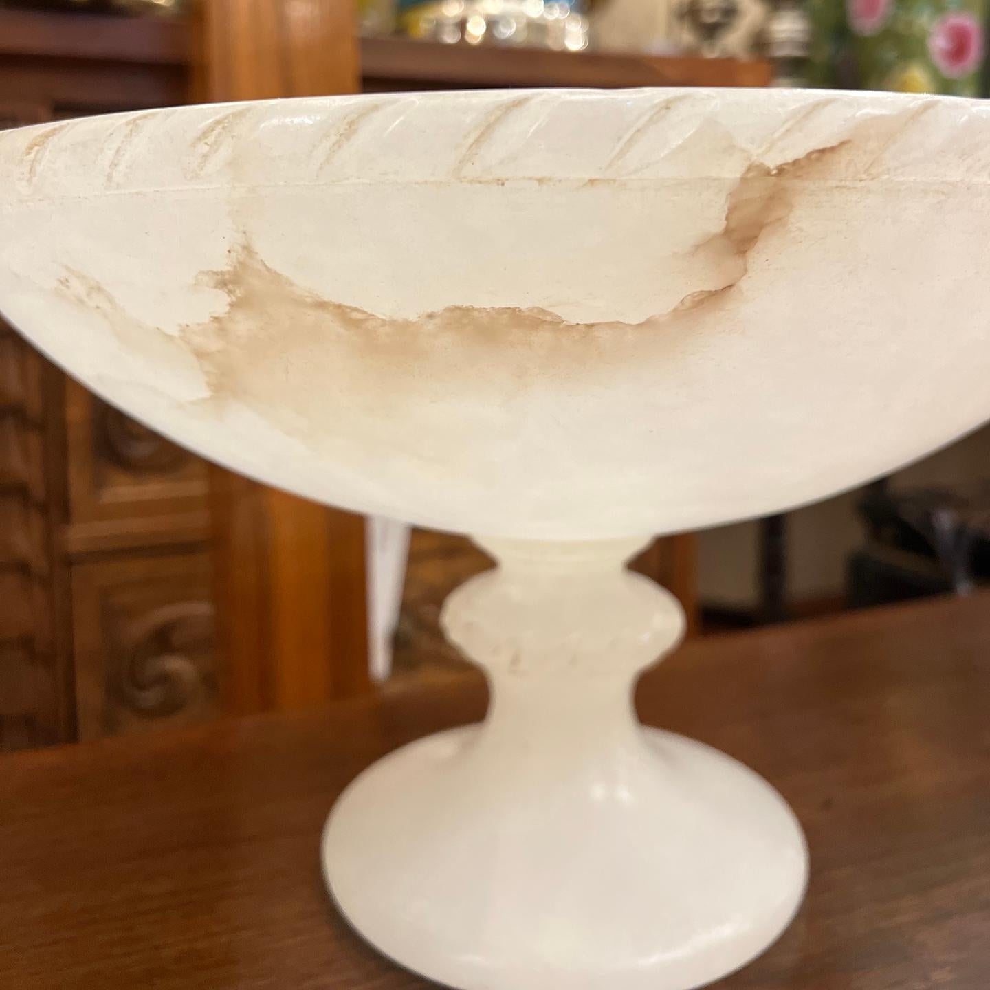 Pair of Neoclassic Alabaster Tazzas 1