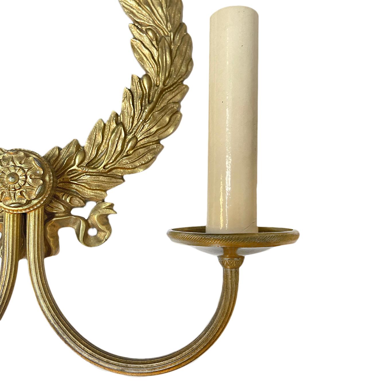 Pair of Neoclassic Bronze Sconces In Good Condition For Sale In New York, NY