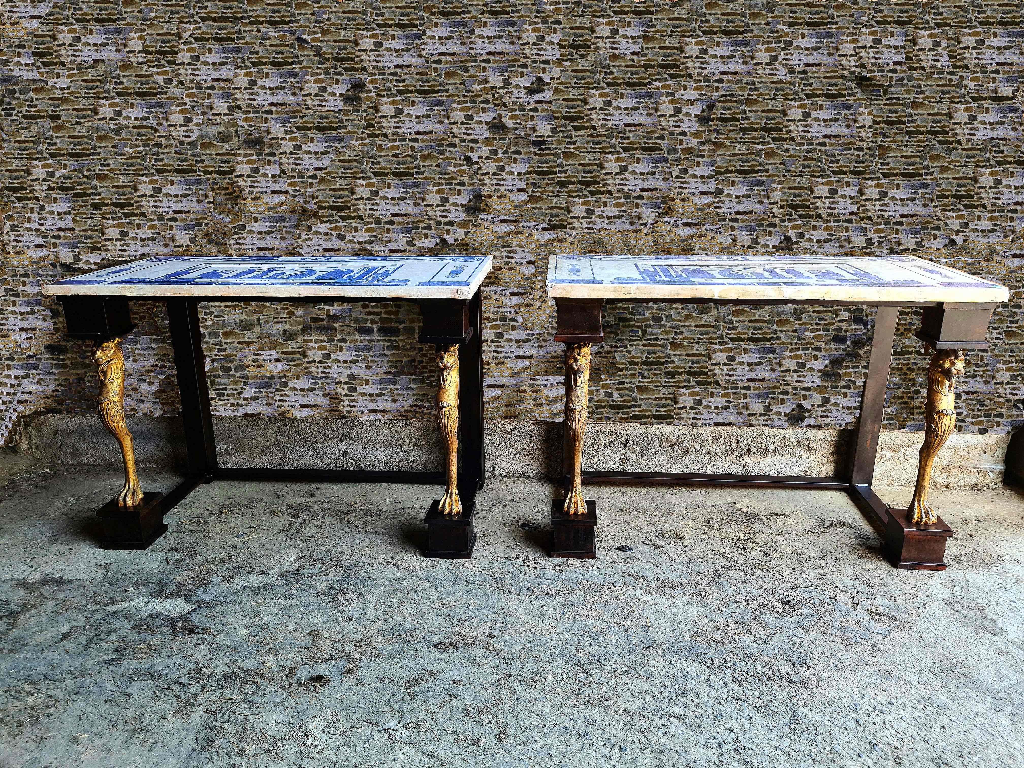 Paire de tables consoles néoclassiques avec dessus en Scagiole, Italie, 19 / 20ème siècle 